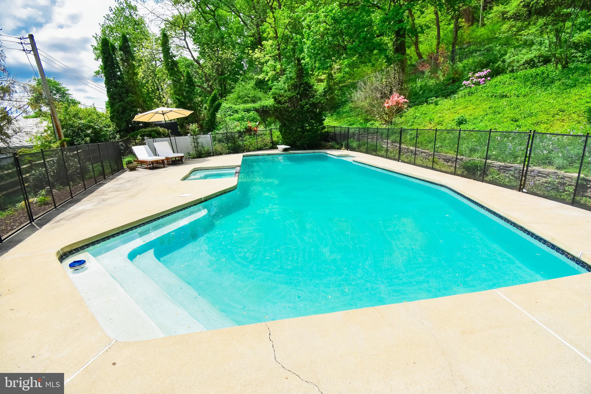 COLLEGE HILL - Residential