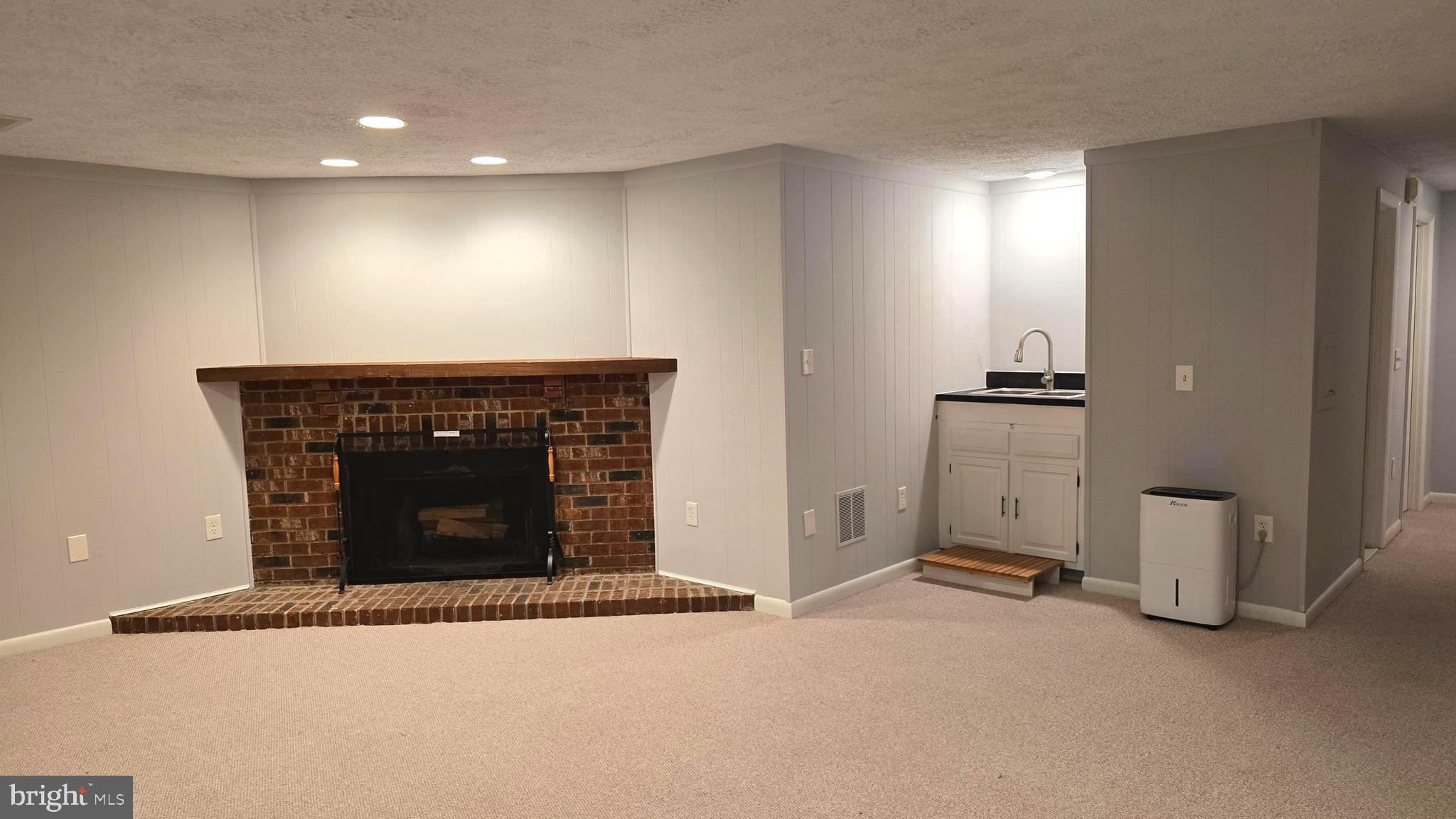 CARDINAL GLEN - Residential Lease