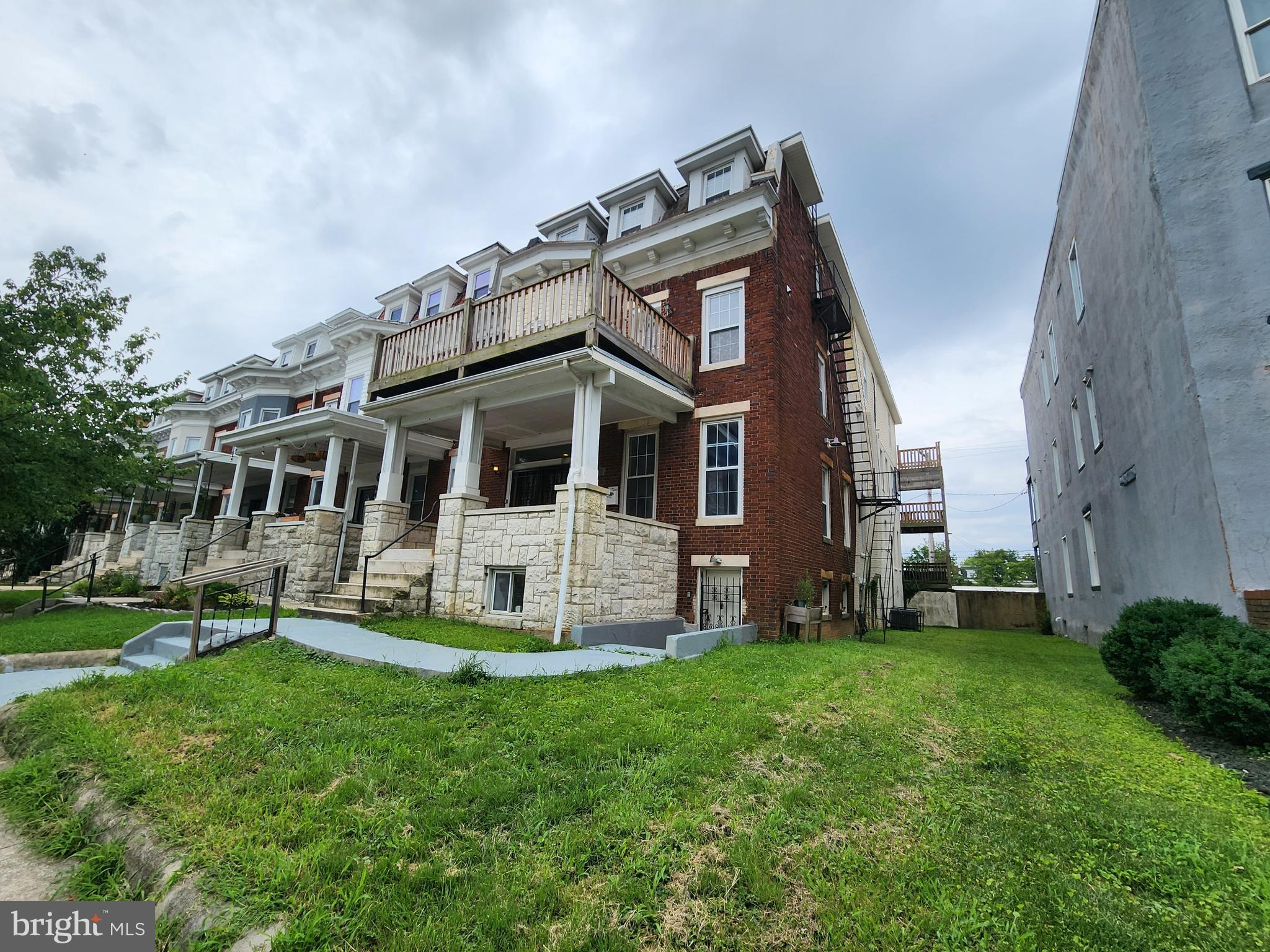 947 BROOKS LANE 1