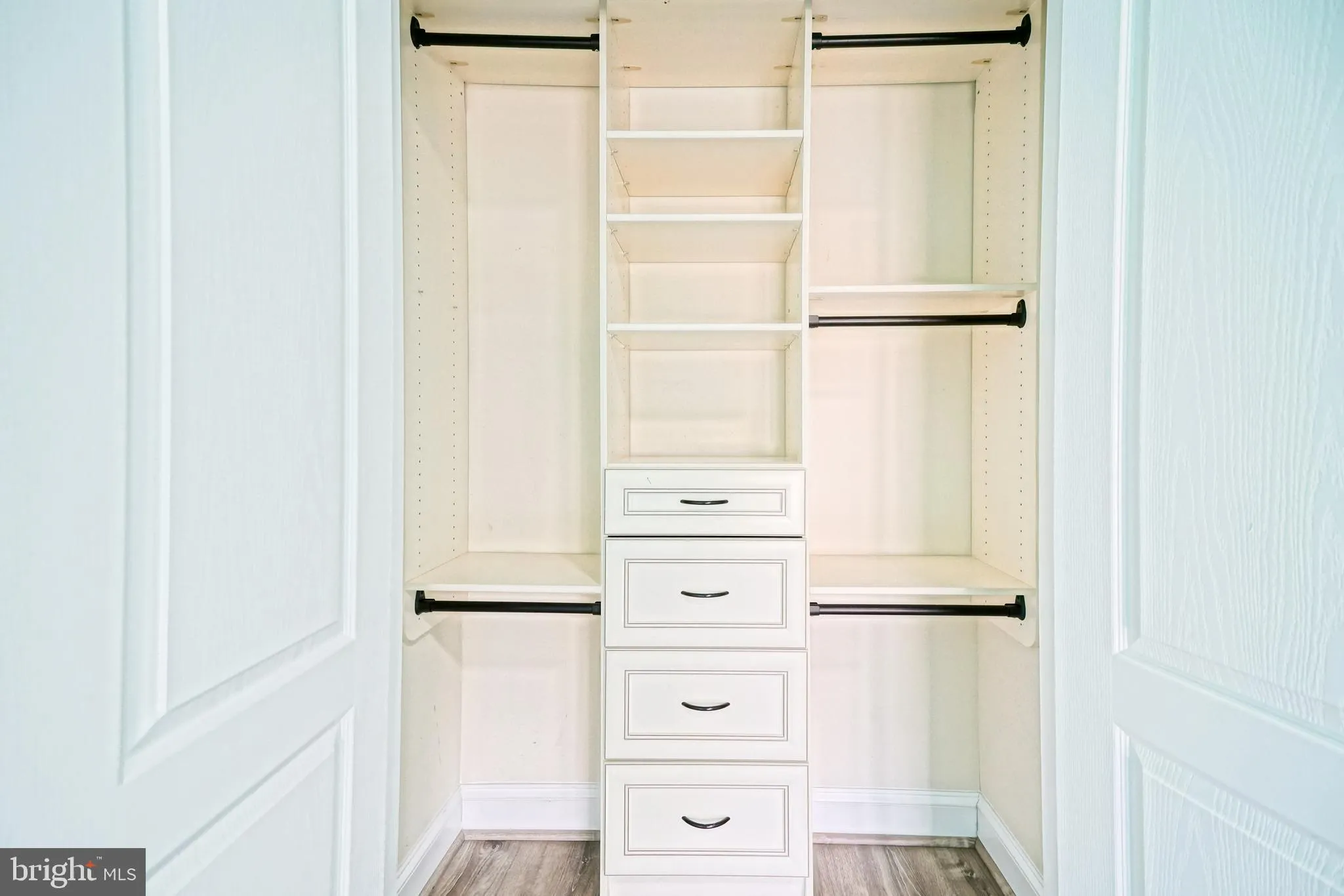 Lewes, Delaware 19958, United States, 5 Bedrooms Bedrooms, ,3 BathroomsBathrooms,Residential,Contingent,121564