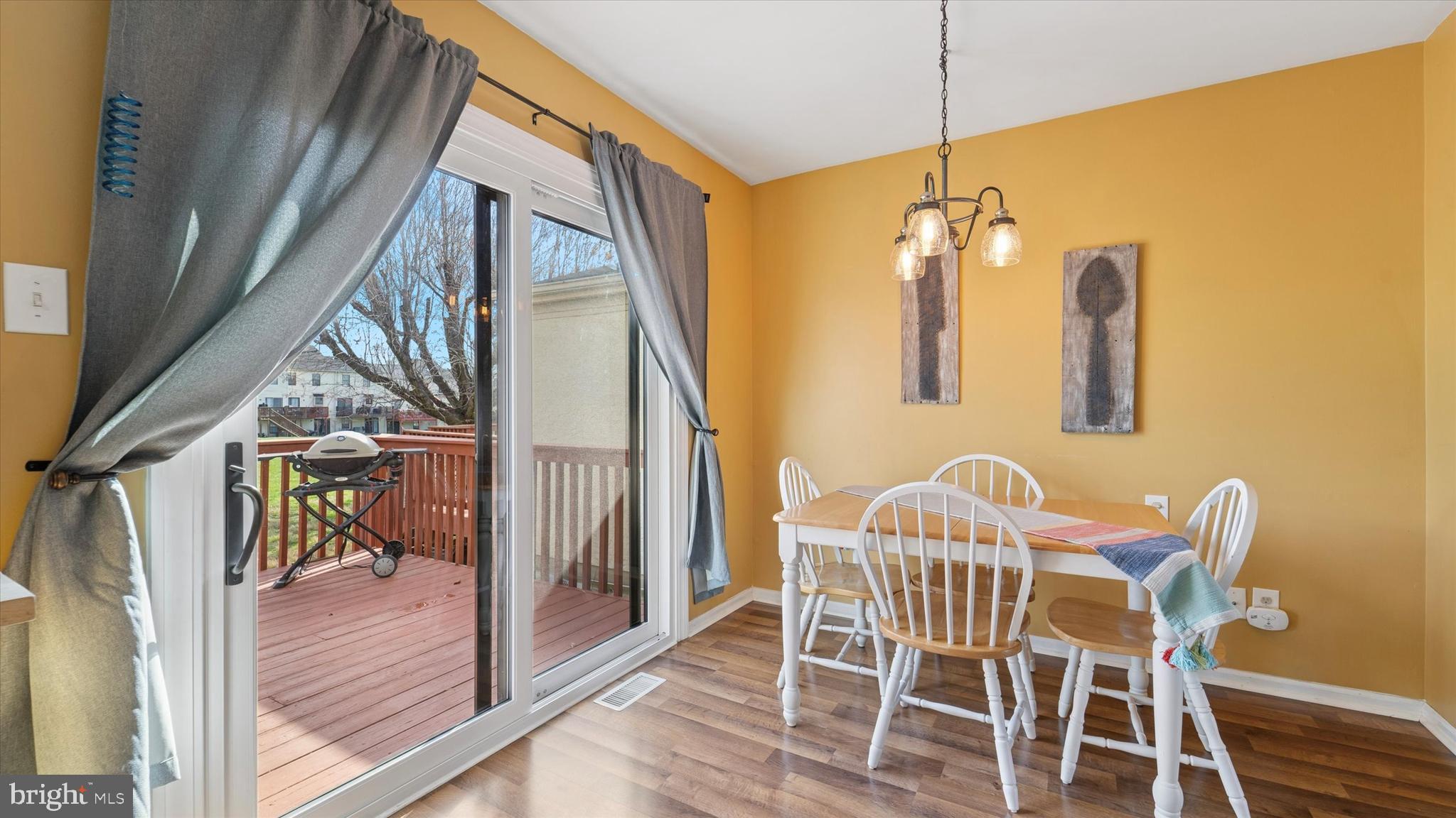 CAMBRIDGE SQ - Residential