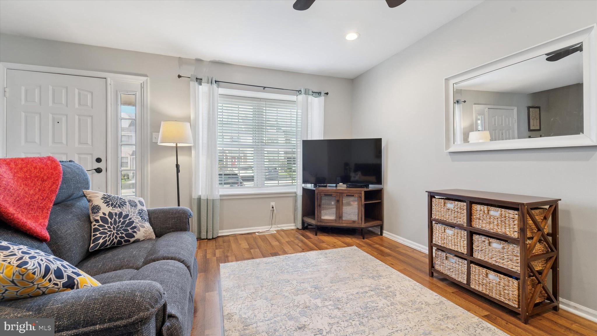 CAMBRIDGE SQ - Residential