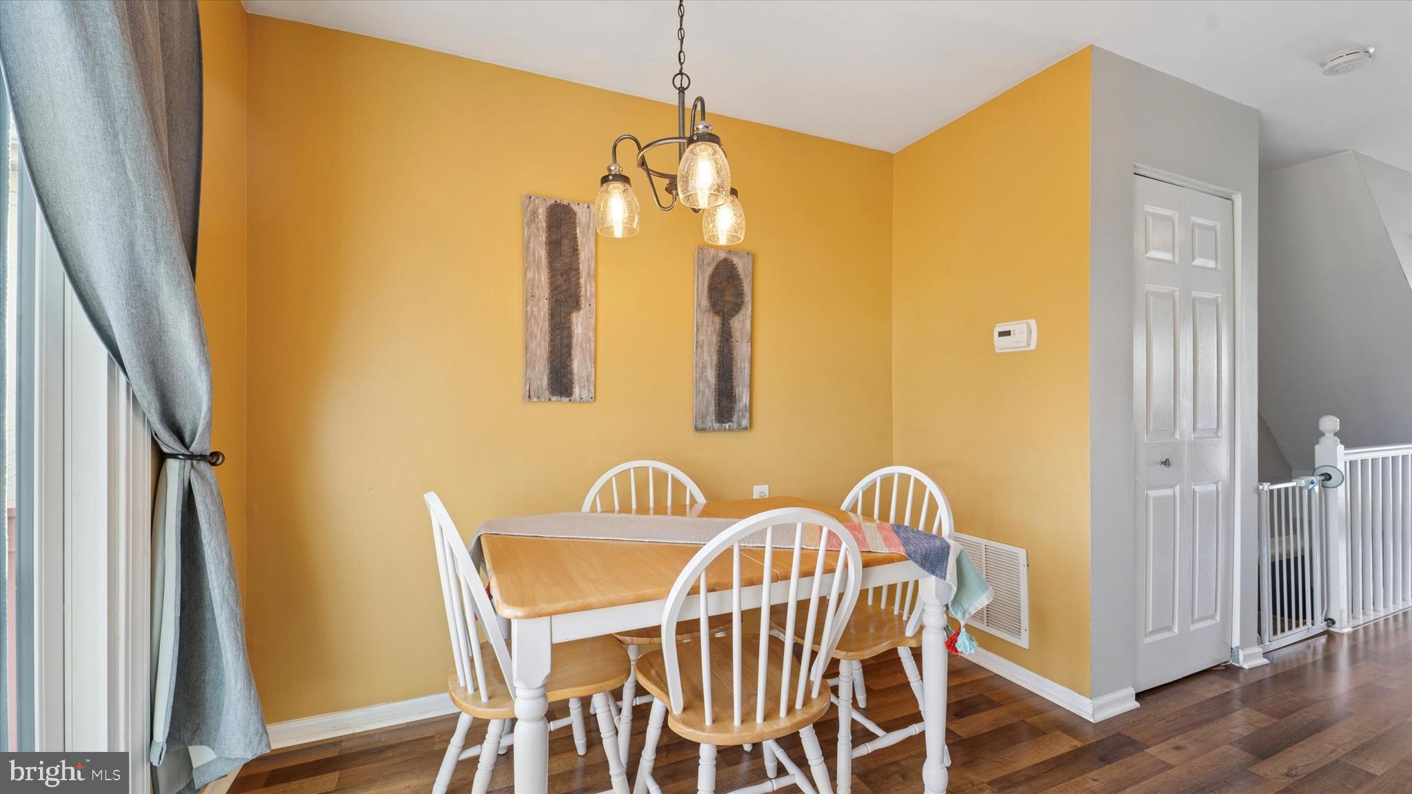 CAMBRIDGE SQ - Residential