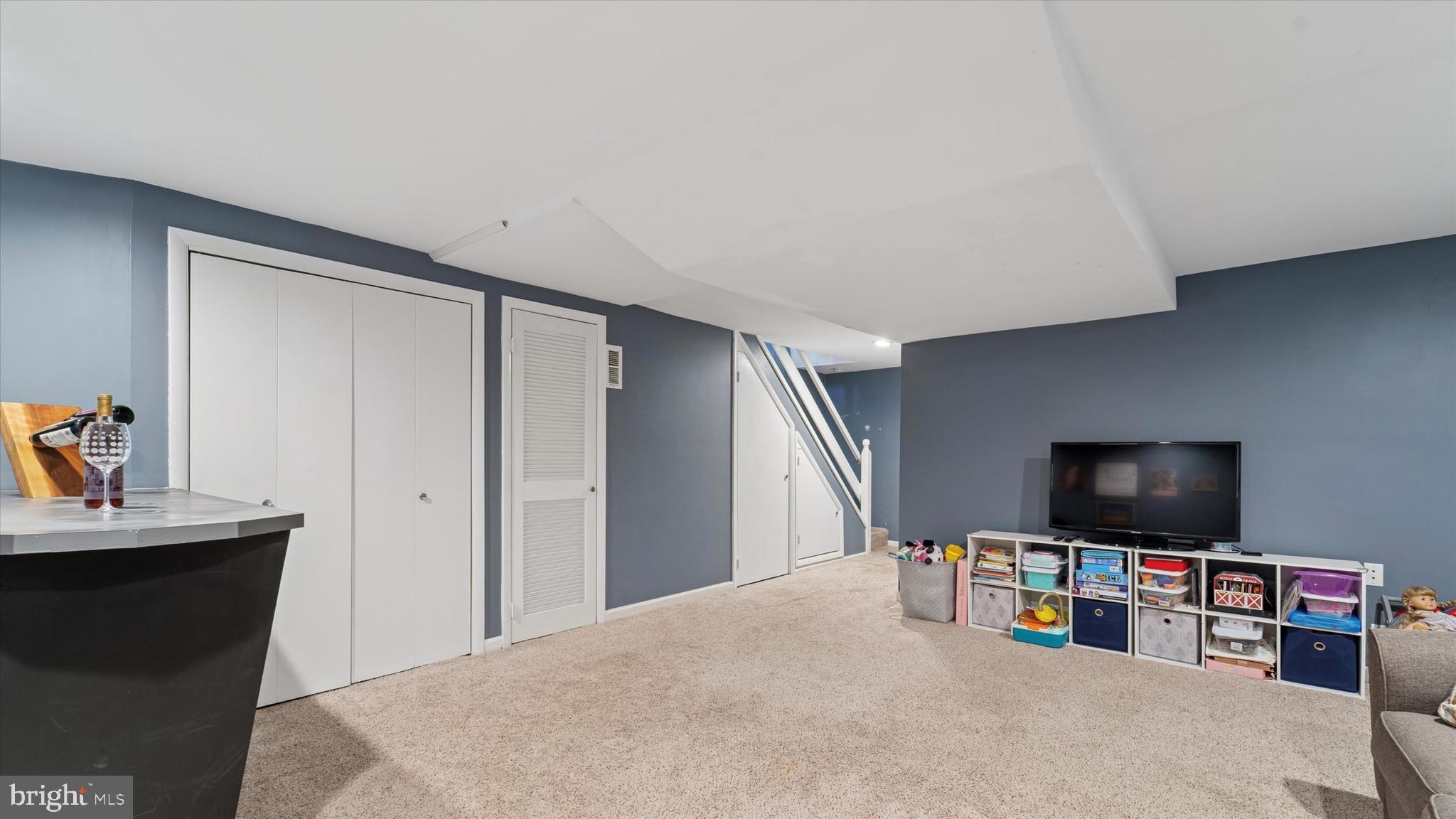 CAMBRIDGE SQ - Residential