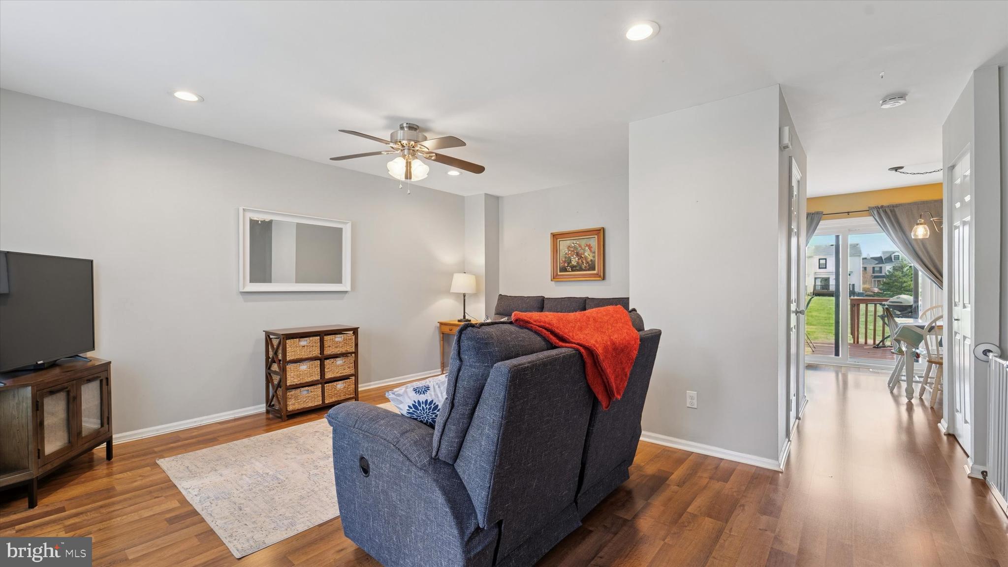 CAMBRIDGE SQ - Residential