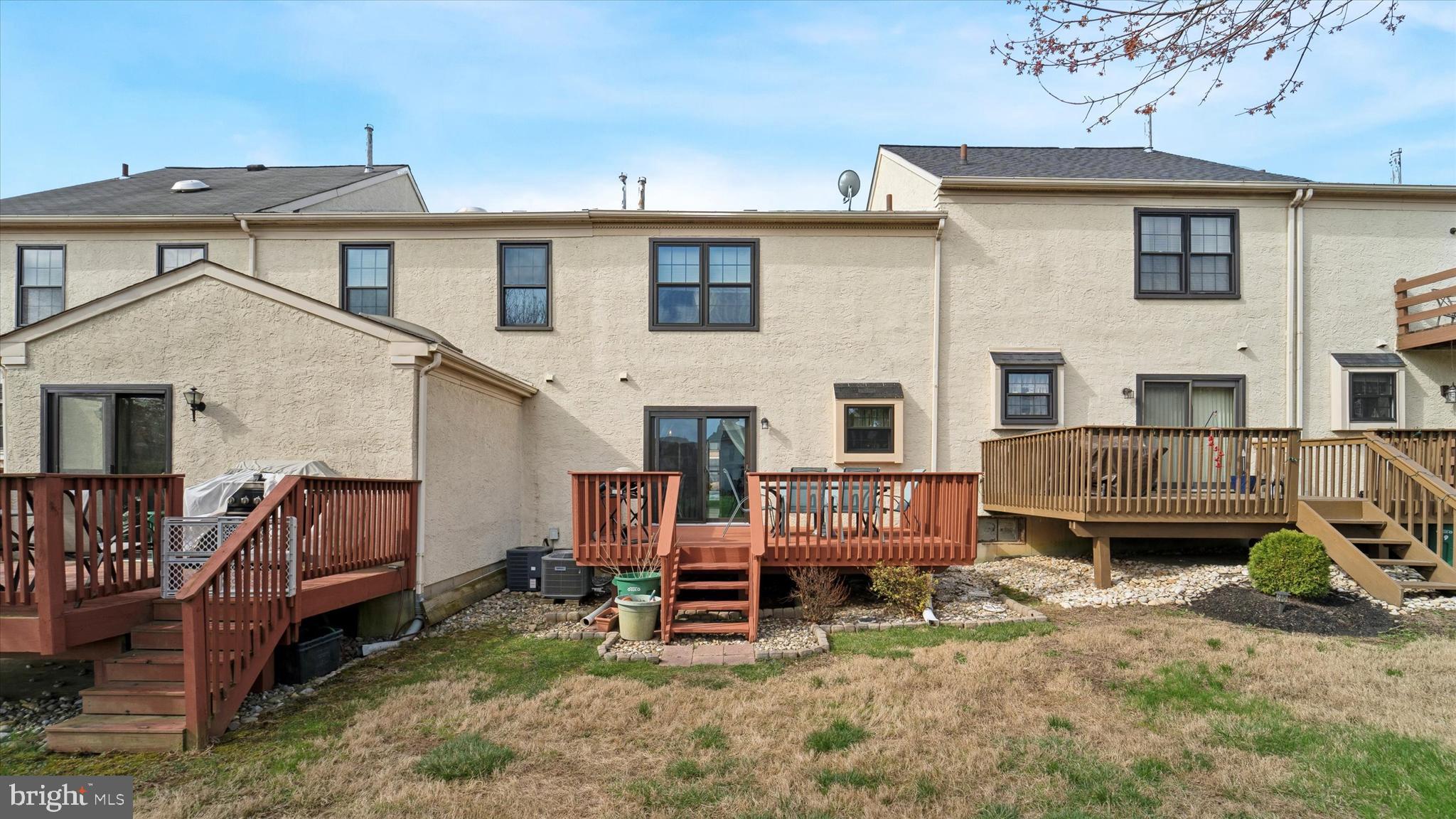 CAMBRIDGE SQ - Residential