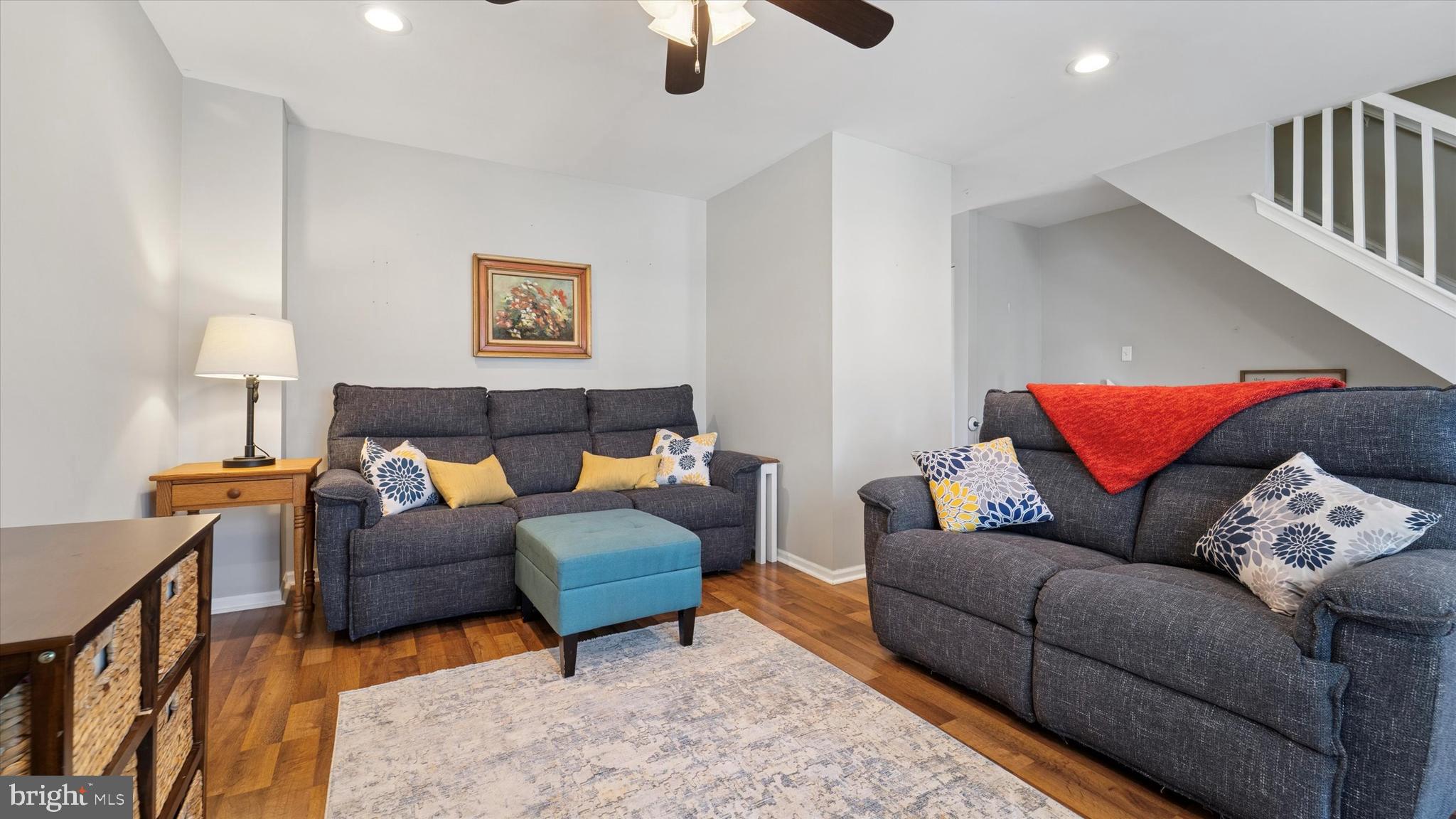 CAMBRIDGE SQ - Residential