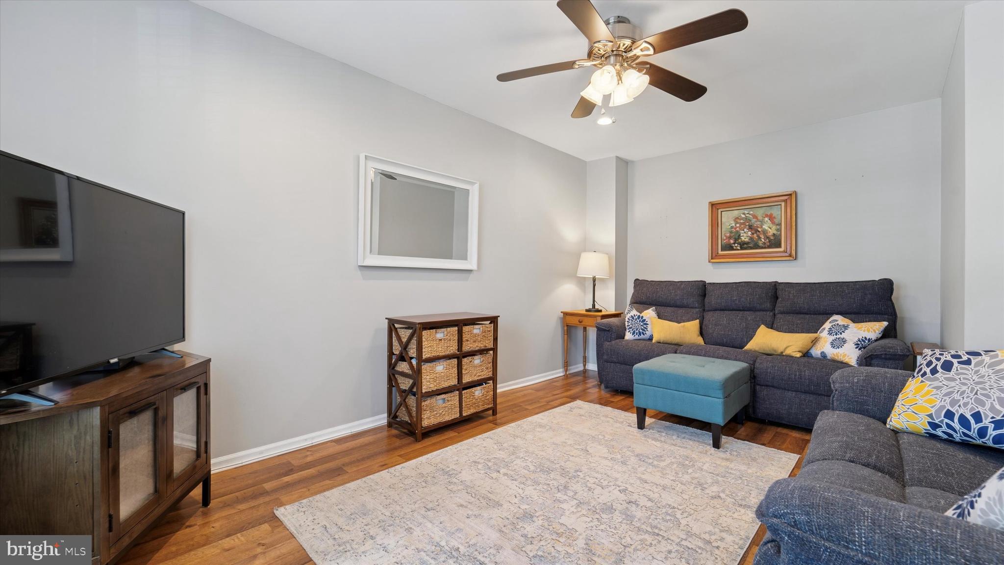 CAMBRIDGE SQ - Residential