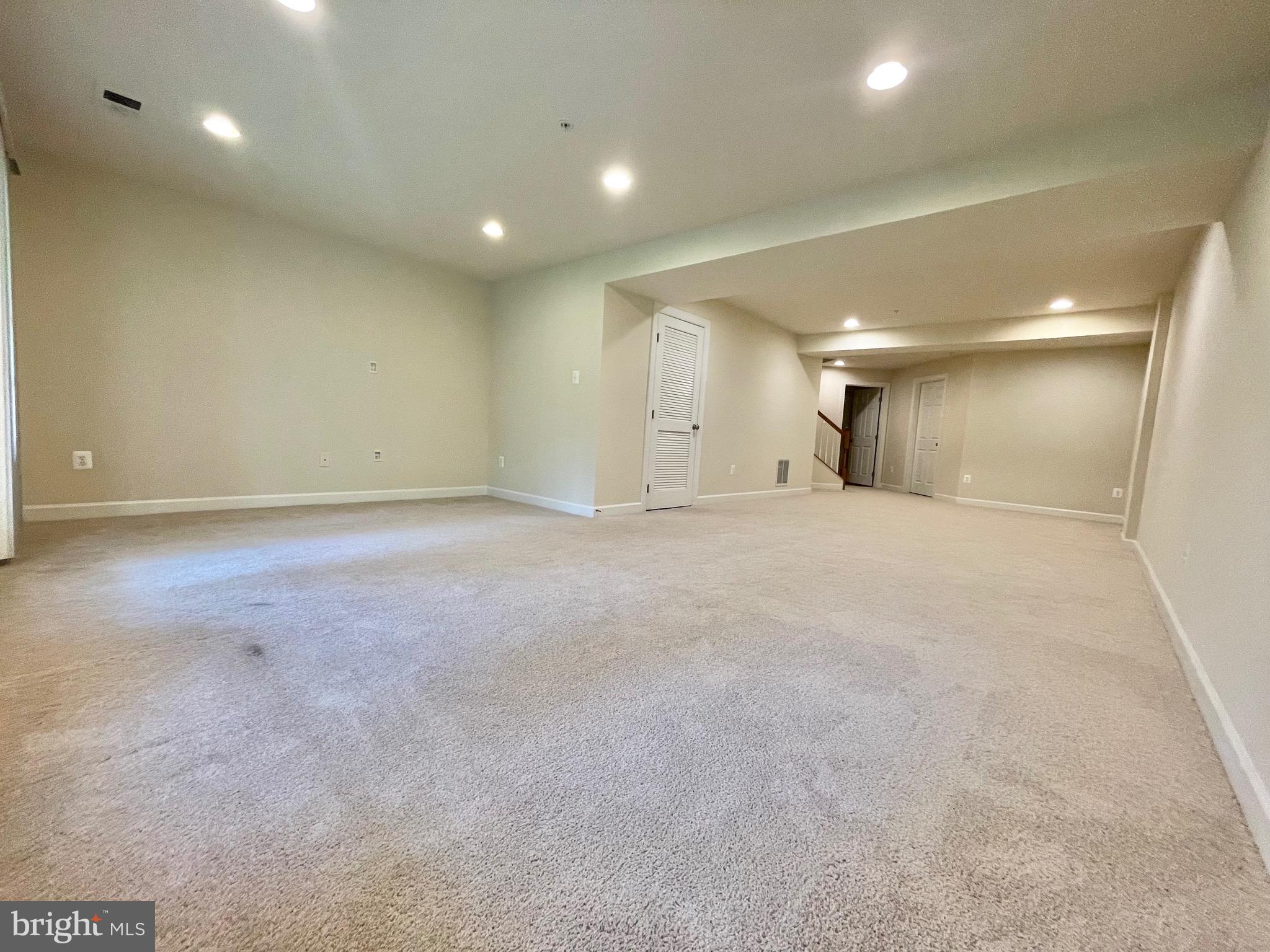 VILLAGES OF URBANA - Residential Lease