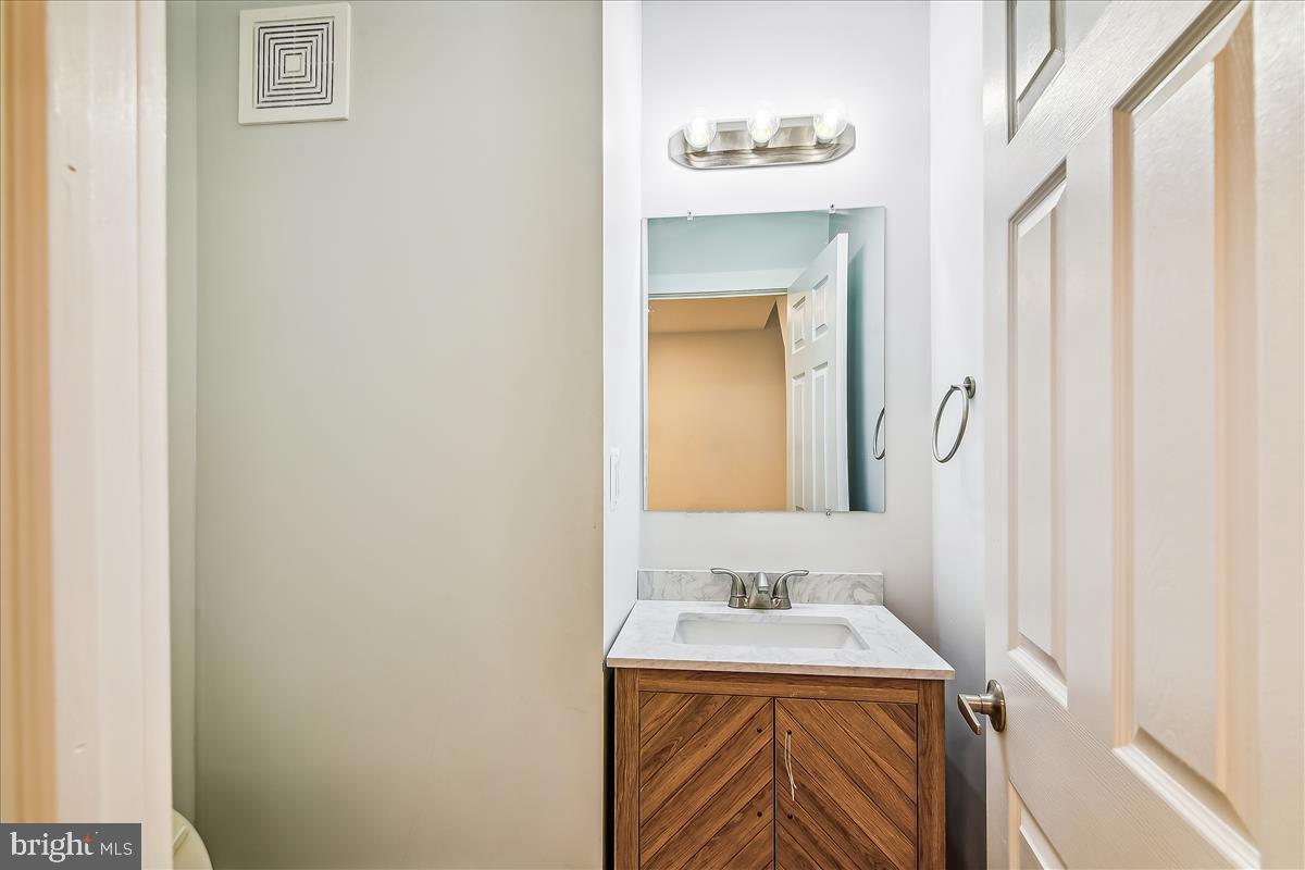 OLD GOUCHER - Residential Lease