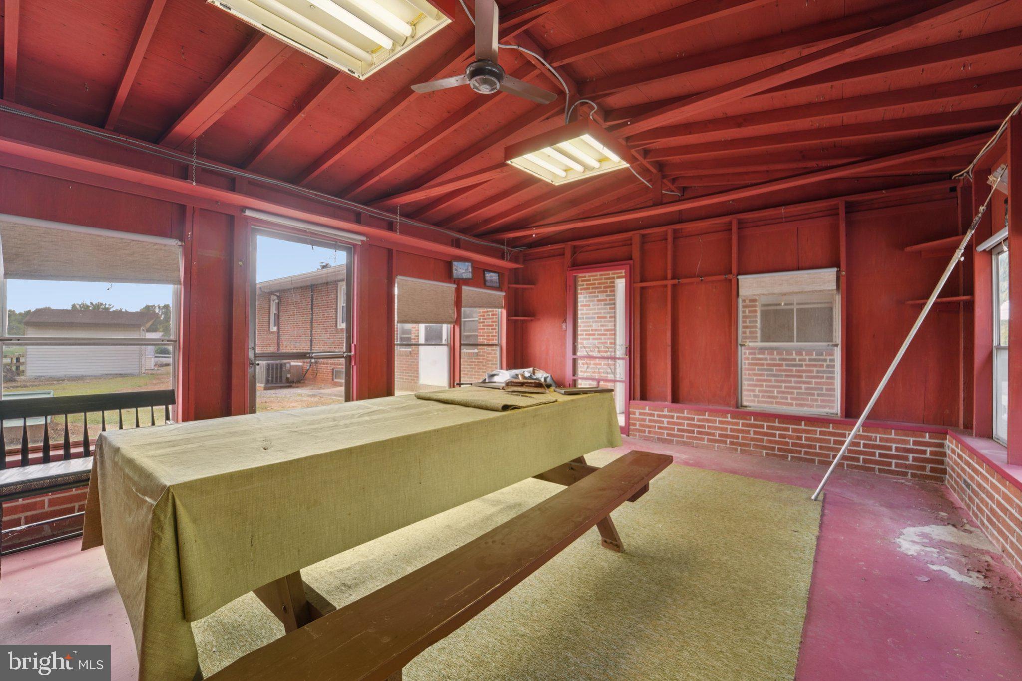 POINT OF ROCKS ESTATES - Residential