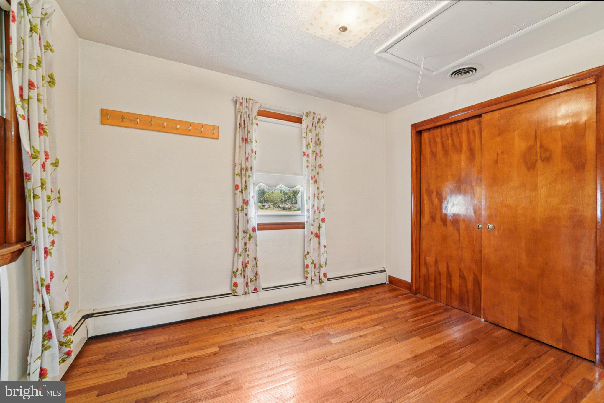 POINT OF ROCKS ESTATES - Residential