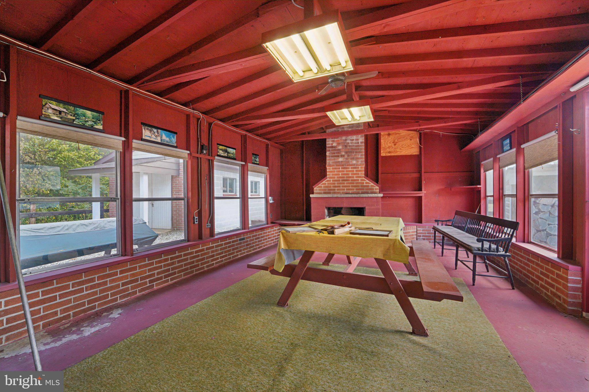 POINT OF ROCKS ESTATES - Residential