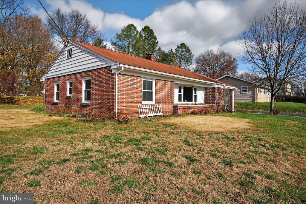 Photo of 7710 Valleyview Avenue, HARRISBURG, PA 17112 (MLS # PADA2052174)