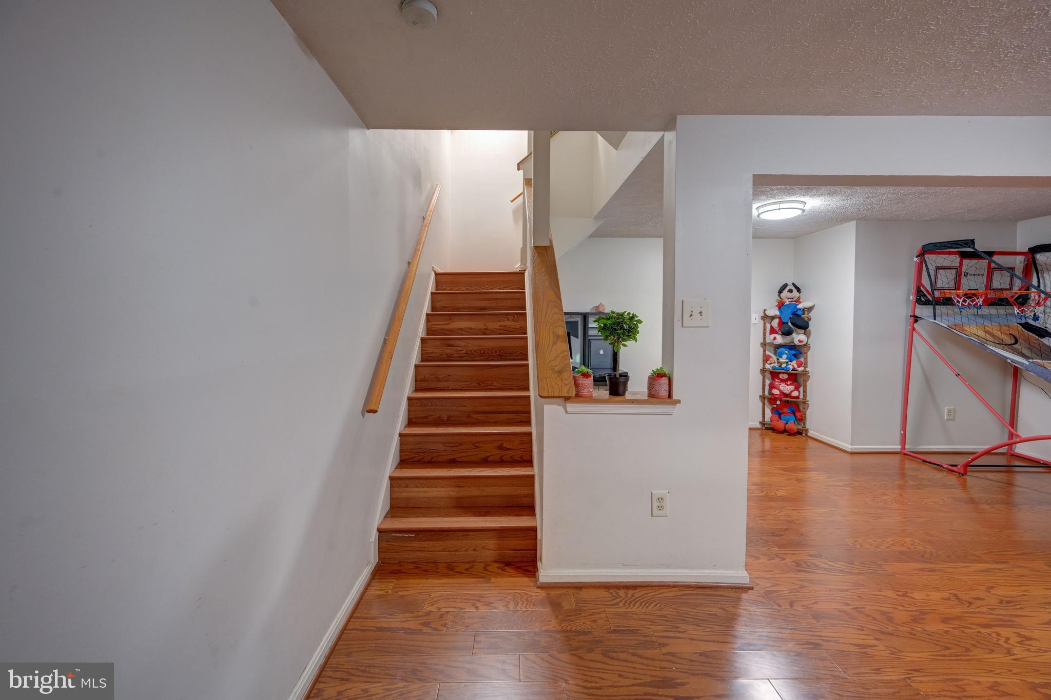 TOLL HOUSE - Residential Lease