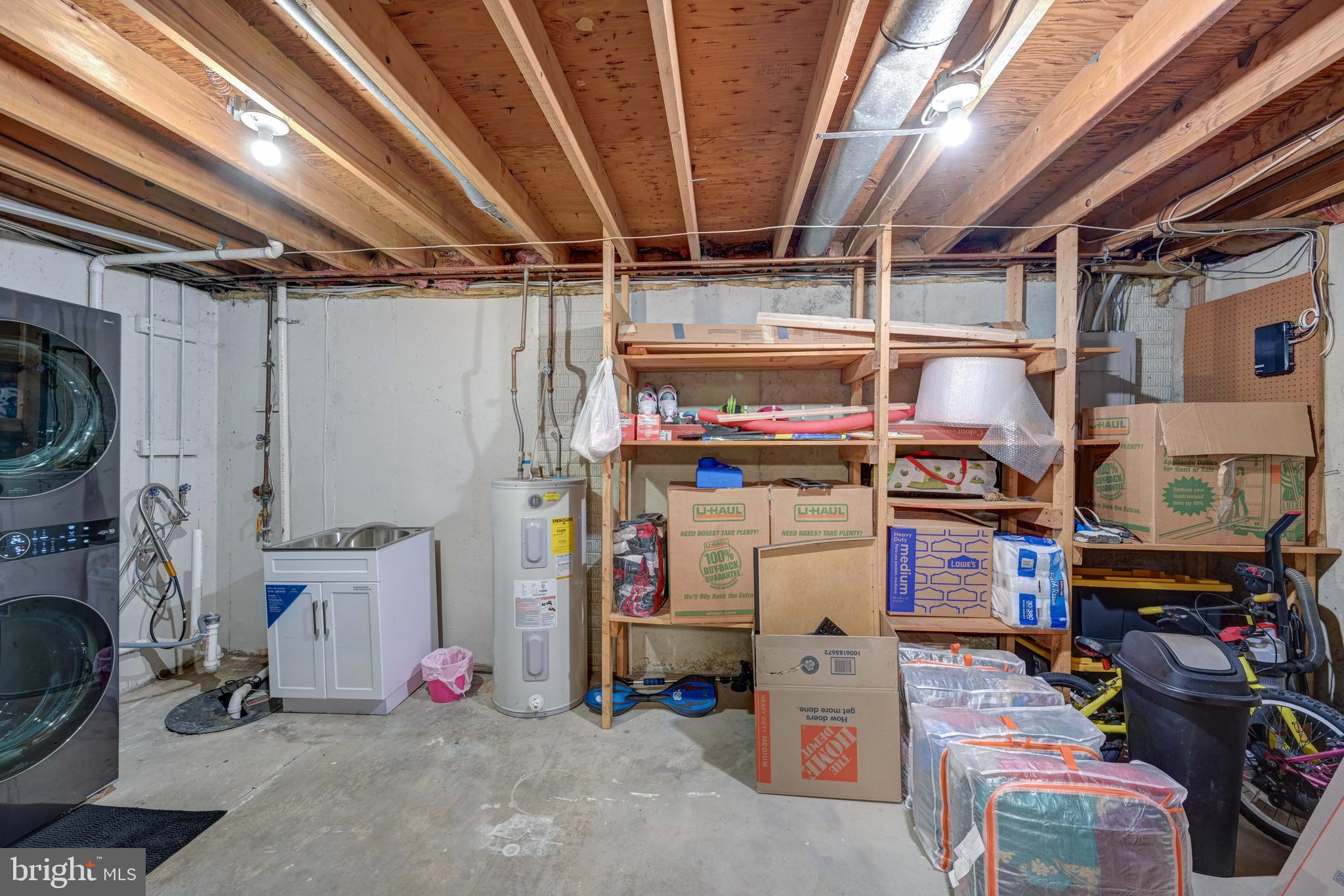 TOLL HOUSE - Residential Lease