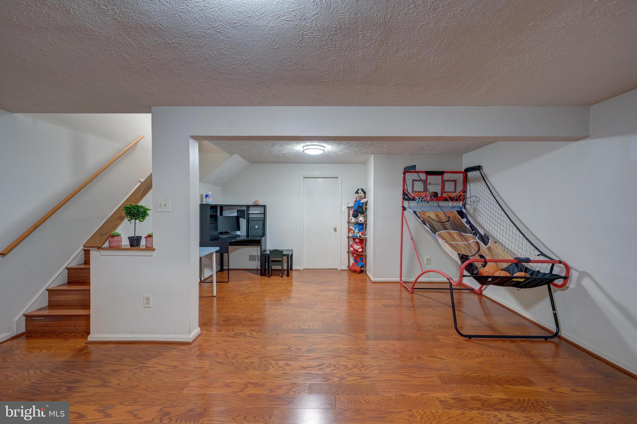 TOLL HOUSE - Residential Lease