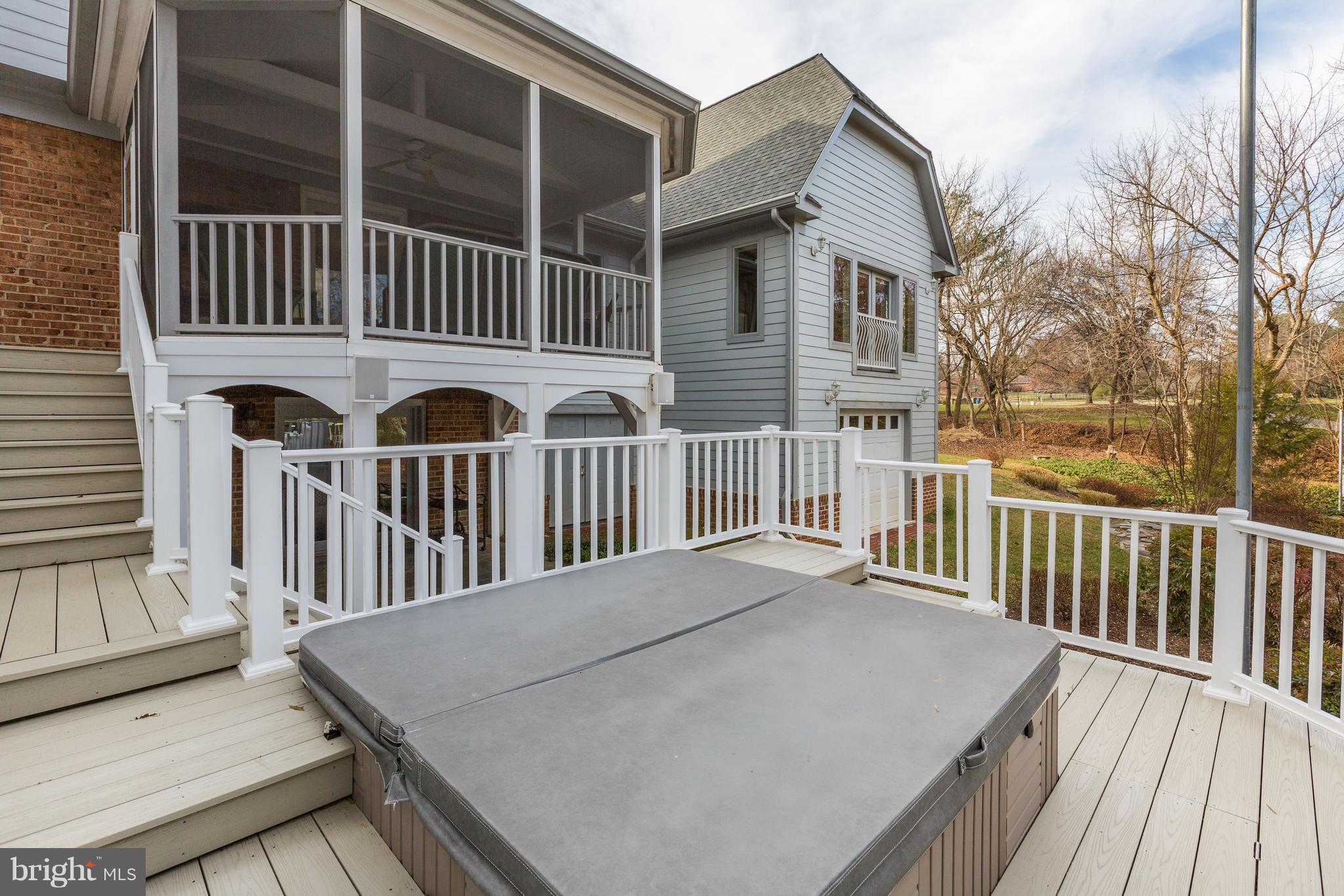 RIVER OAKS FARM - Residential