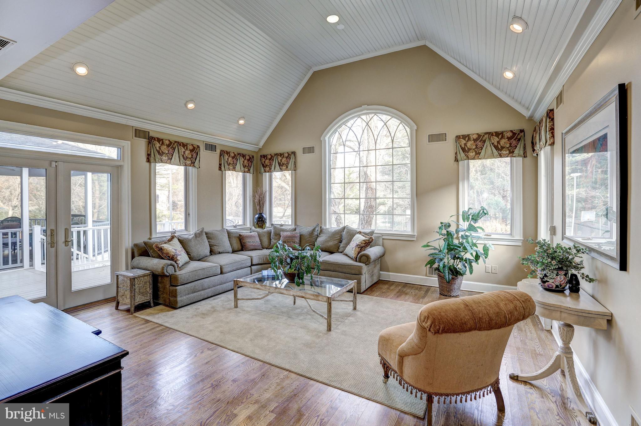 RIVER OAKS FARM - Residential