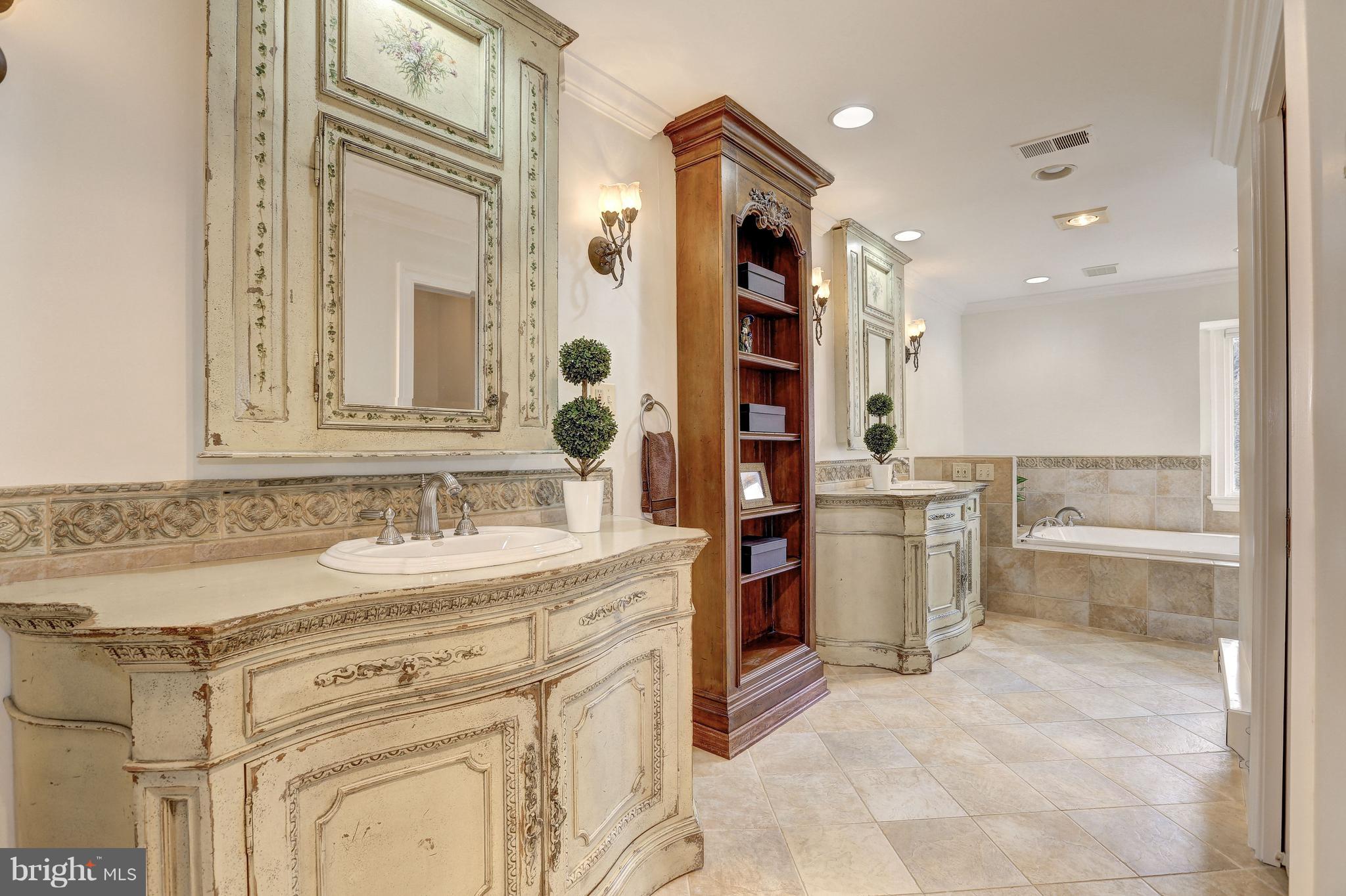 RIVER OAKS FARM - Residential