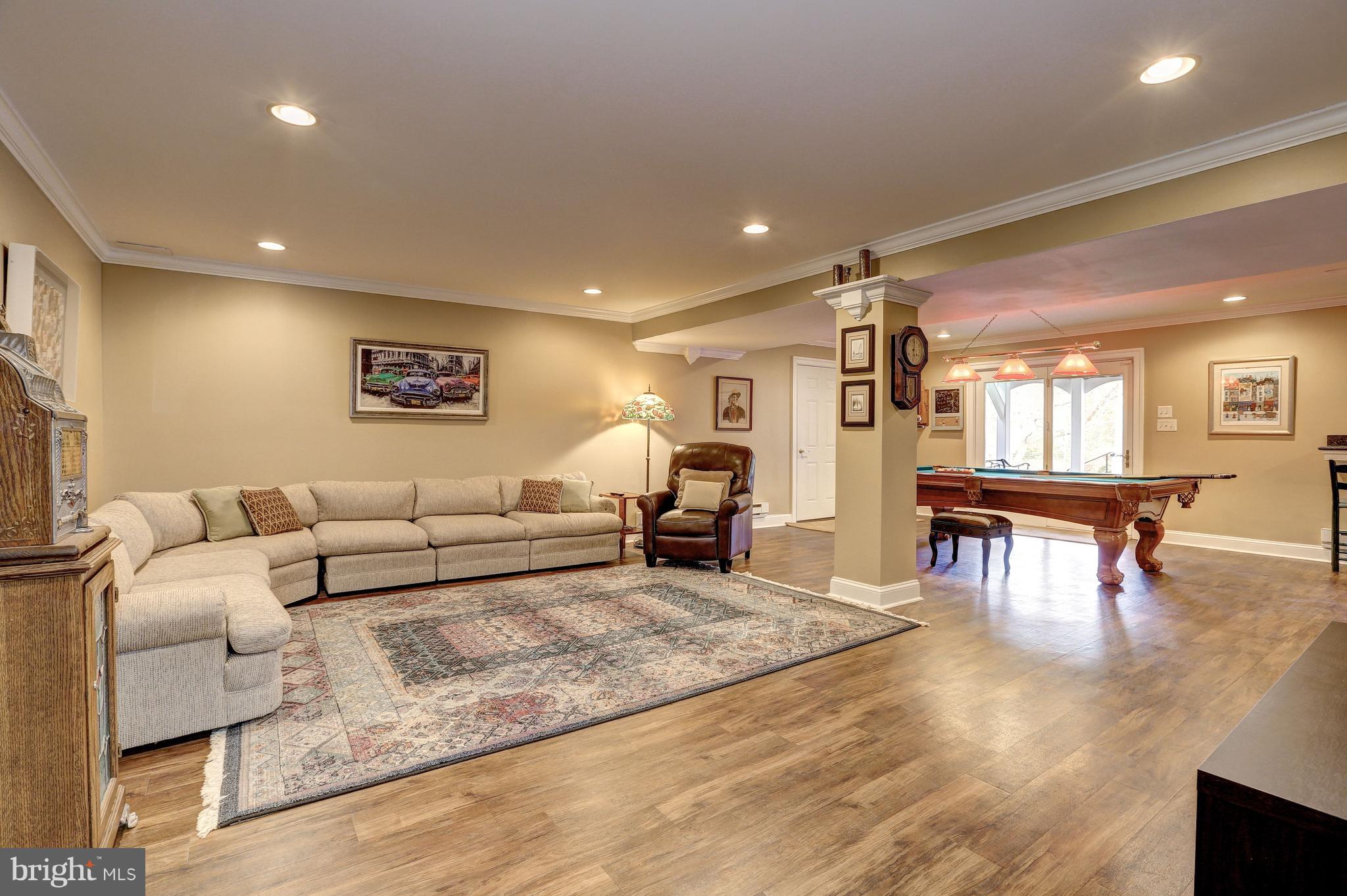 RIVER OAKS FARM - Residential