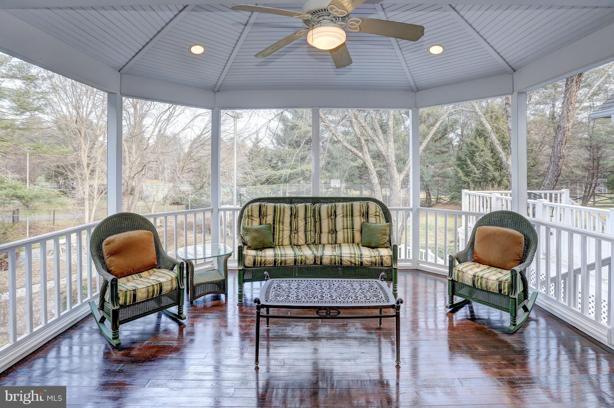 RIVER OAKS FARM - Residential