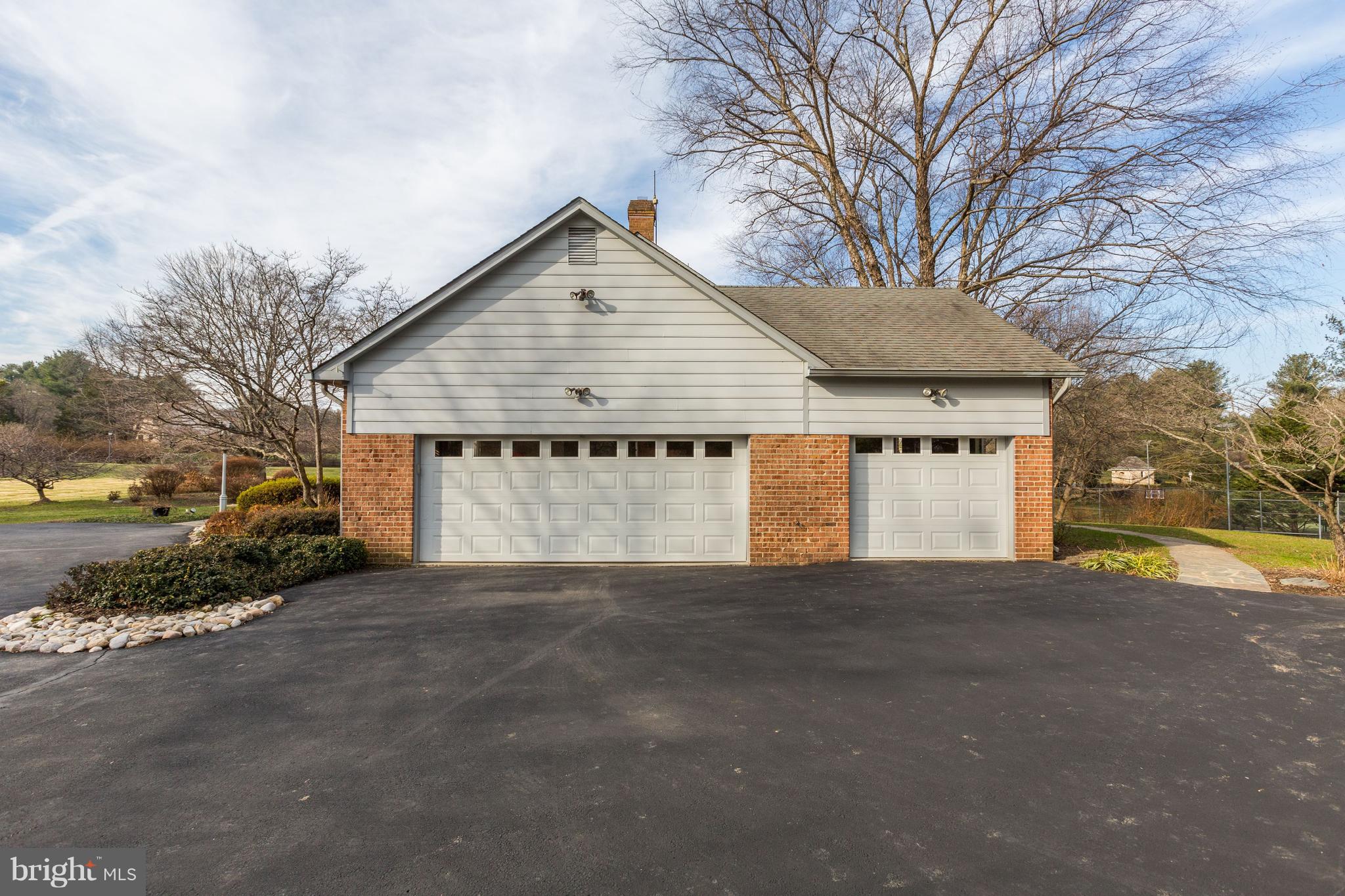 RIVER OAKS FARM - Residential
