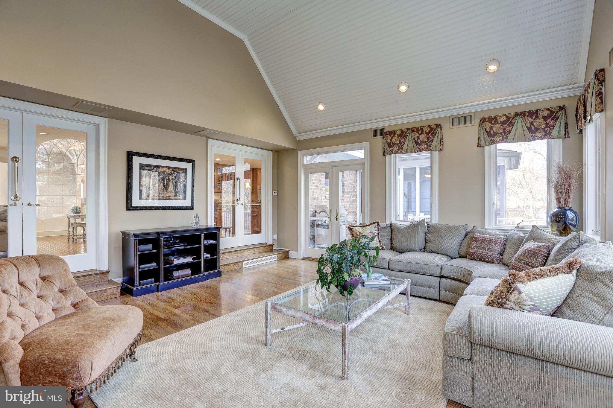 RIVER OAKS FARM - Residential