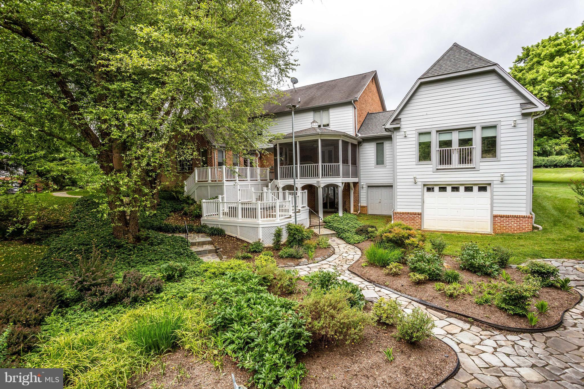 RIVER OAKS FARM - Residential