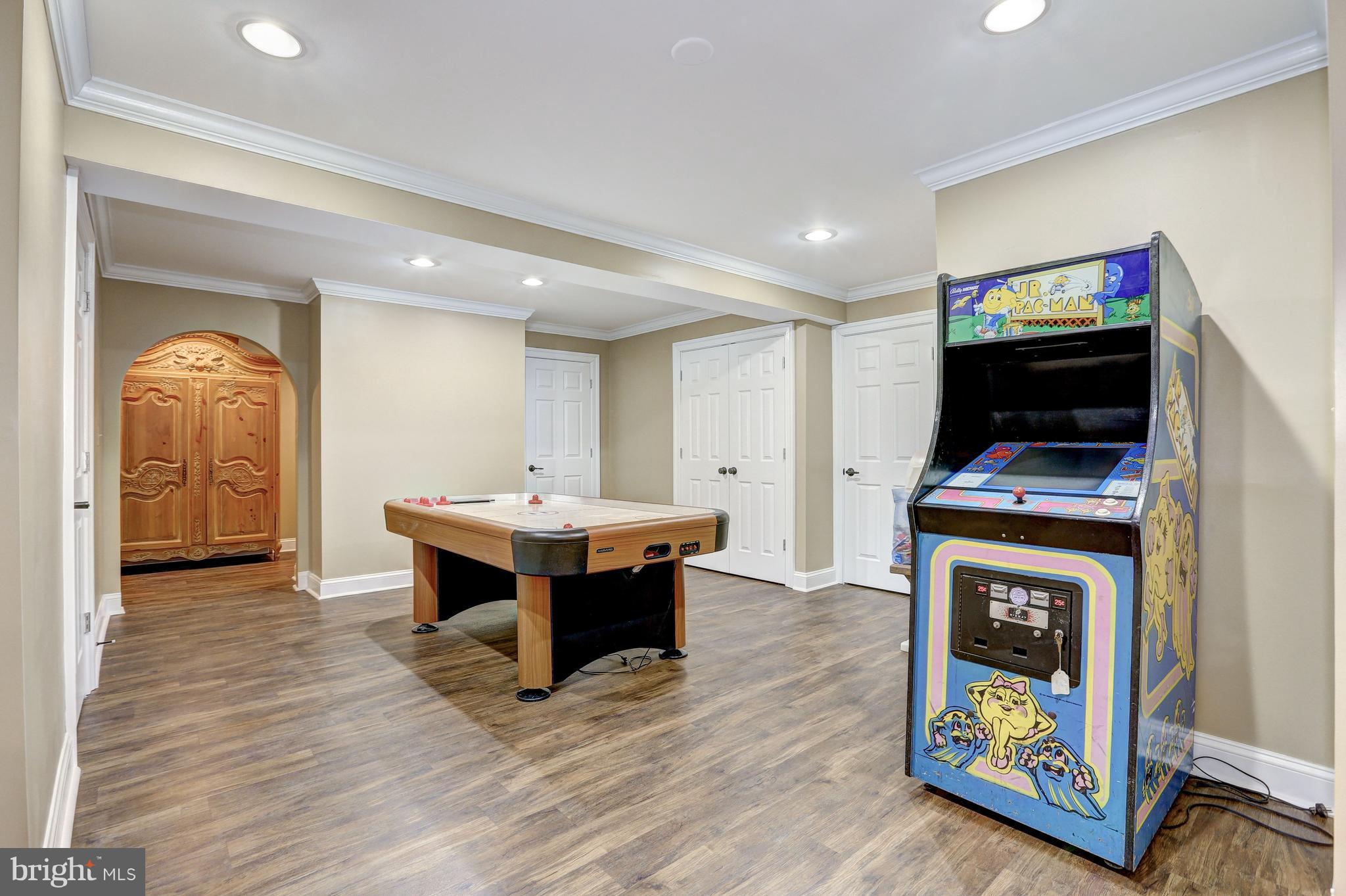 RIVER OAKS FARM - Residential