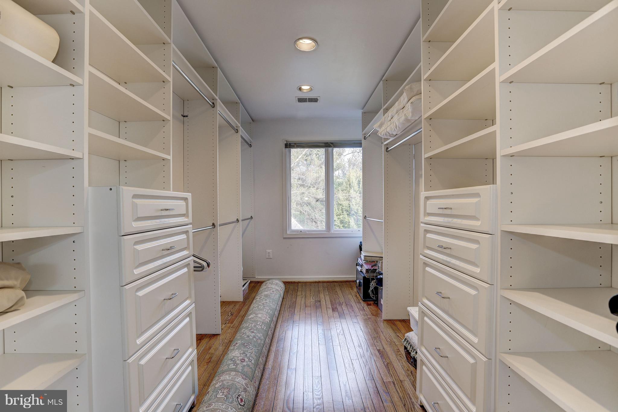 RIVER OAKS FARM - Residential