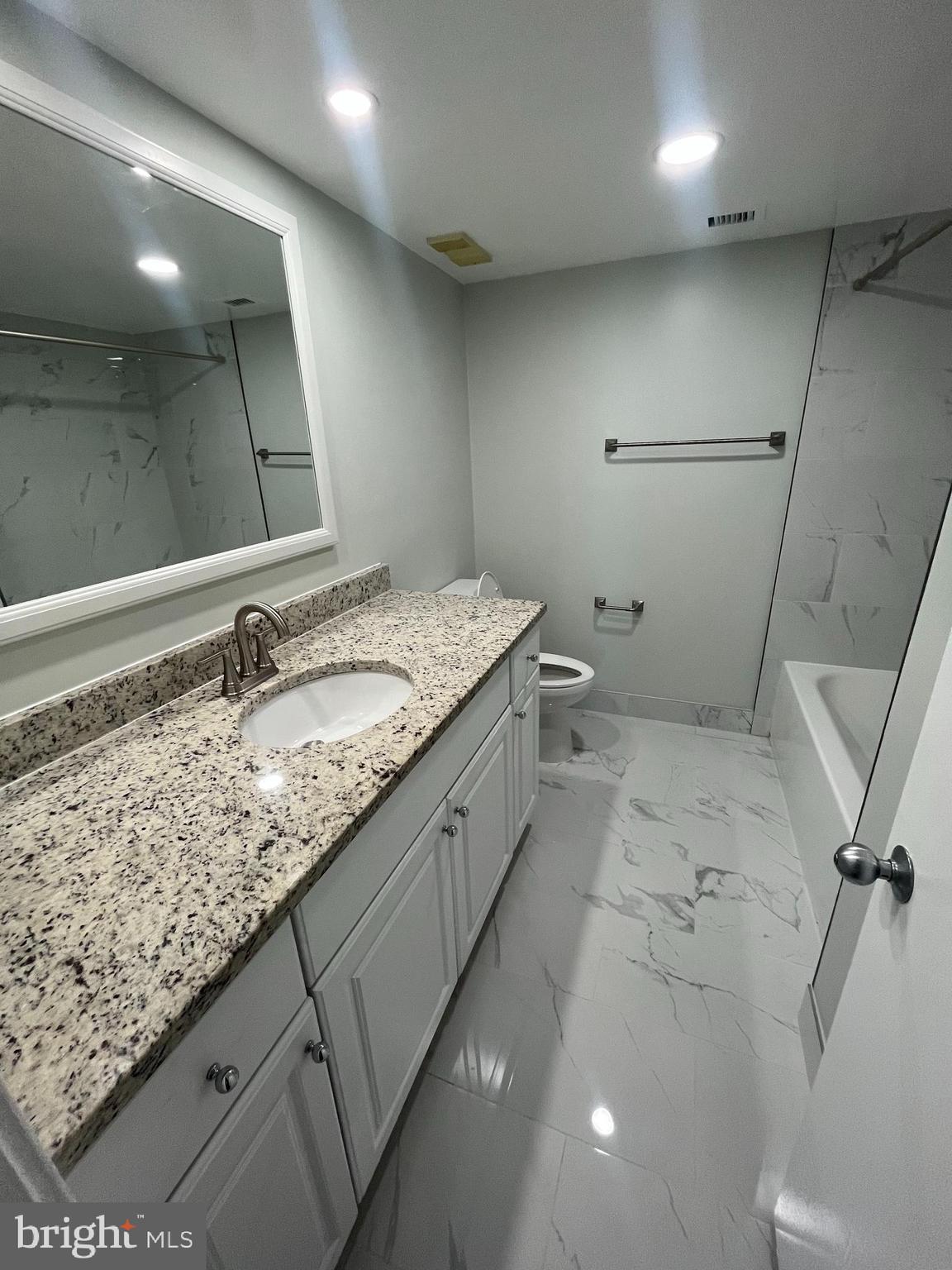 SKYLINE SQUARE CONDO - Residential Lease