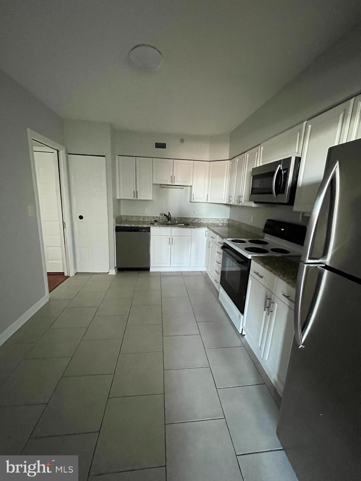 SKYLINE SQUARE CONDO - Residential Lease