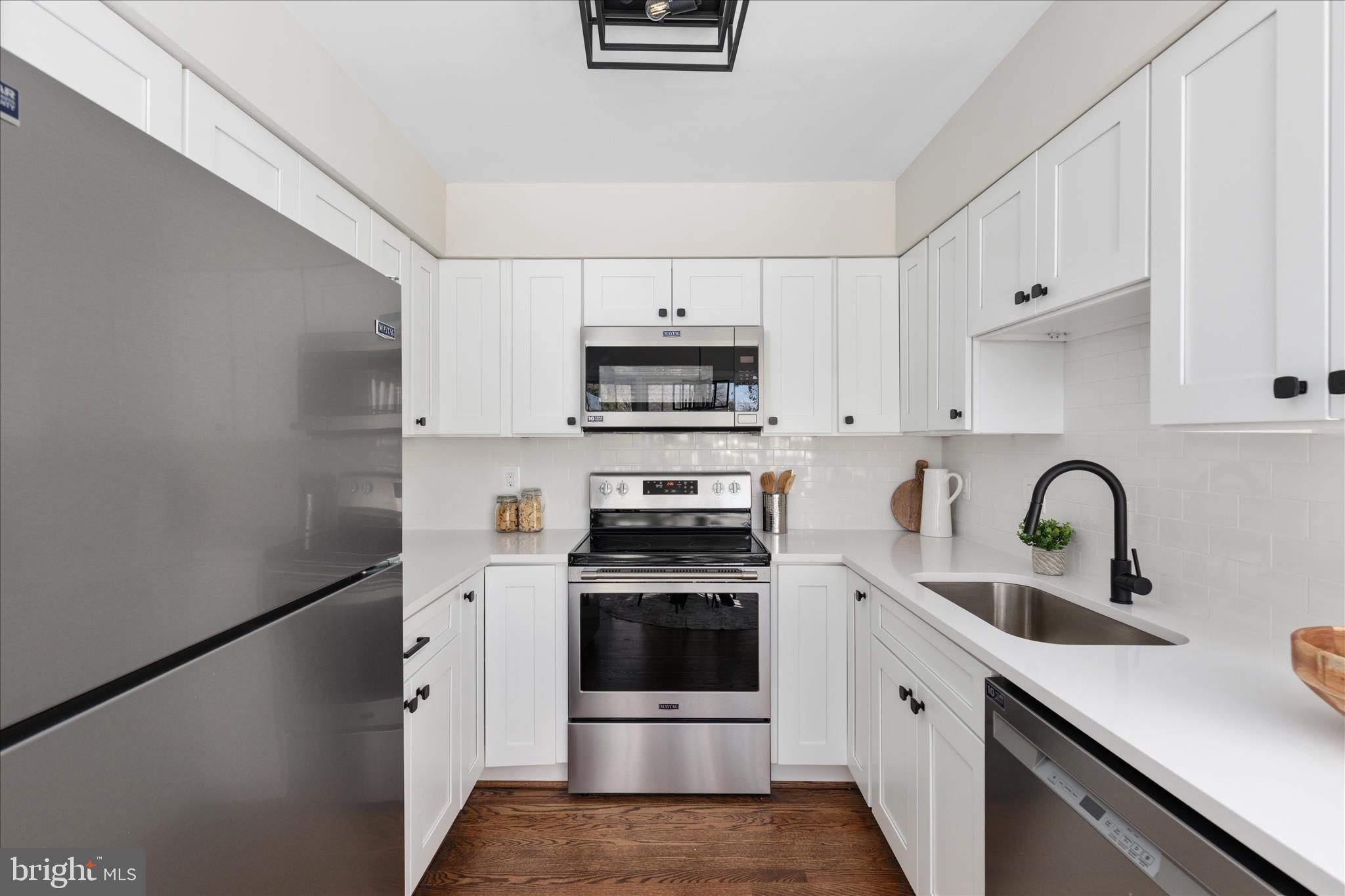 COUNTRYSIDE - Residential