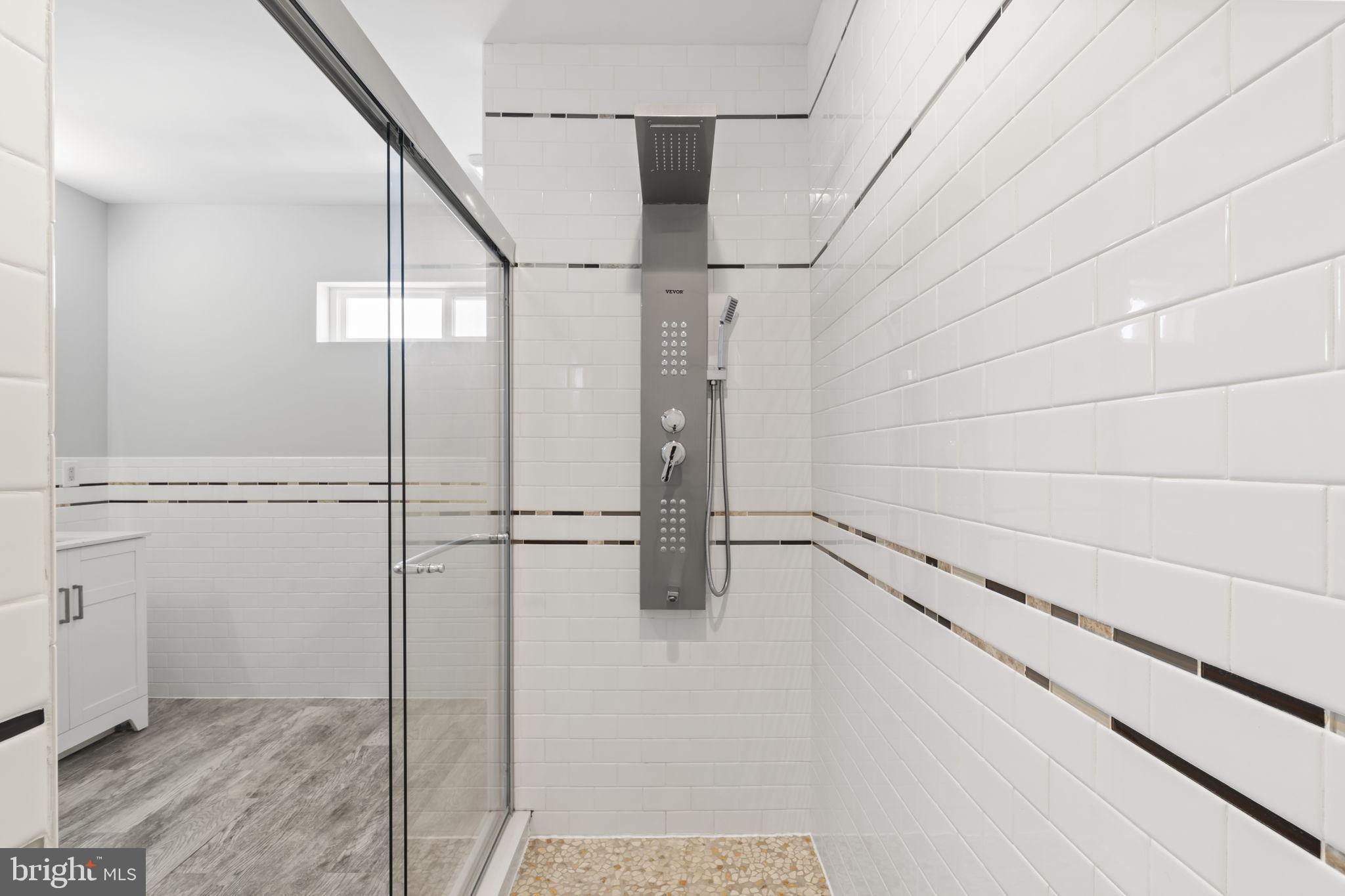 EAST KENSINGTON - Residential