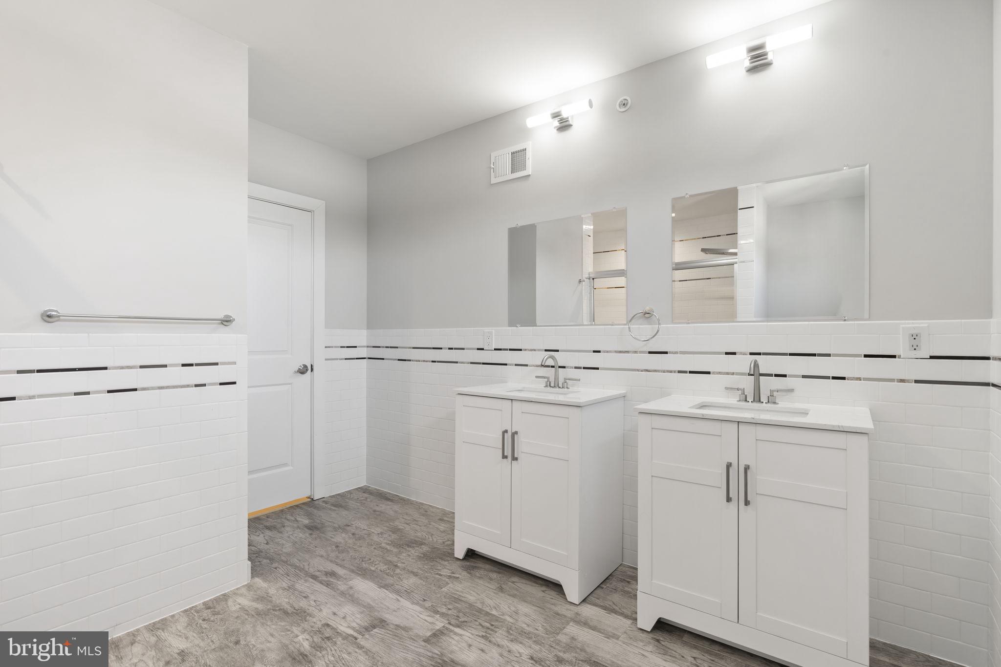 EAST KENSINGTON - Residential