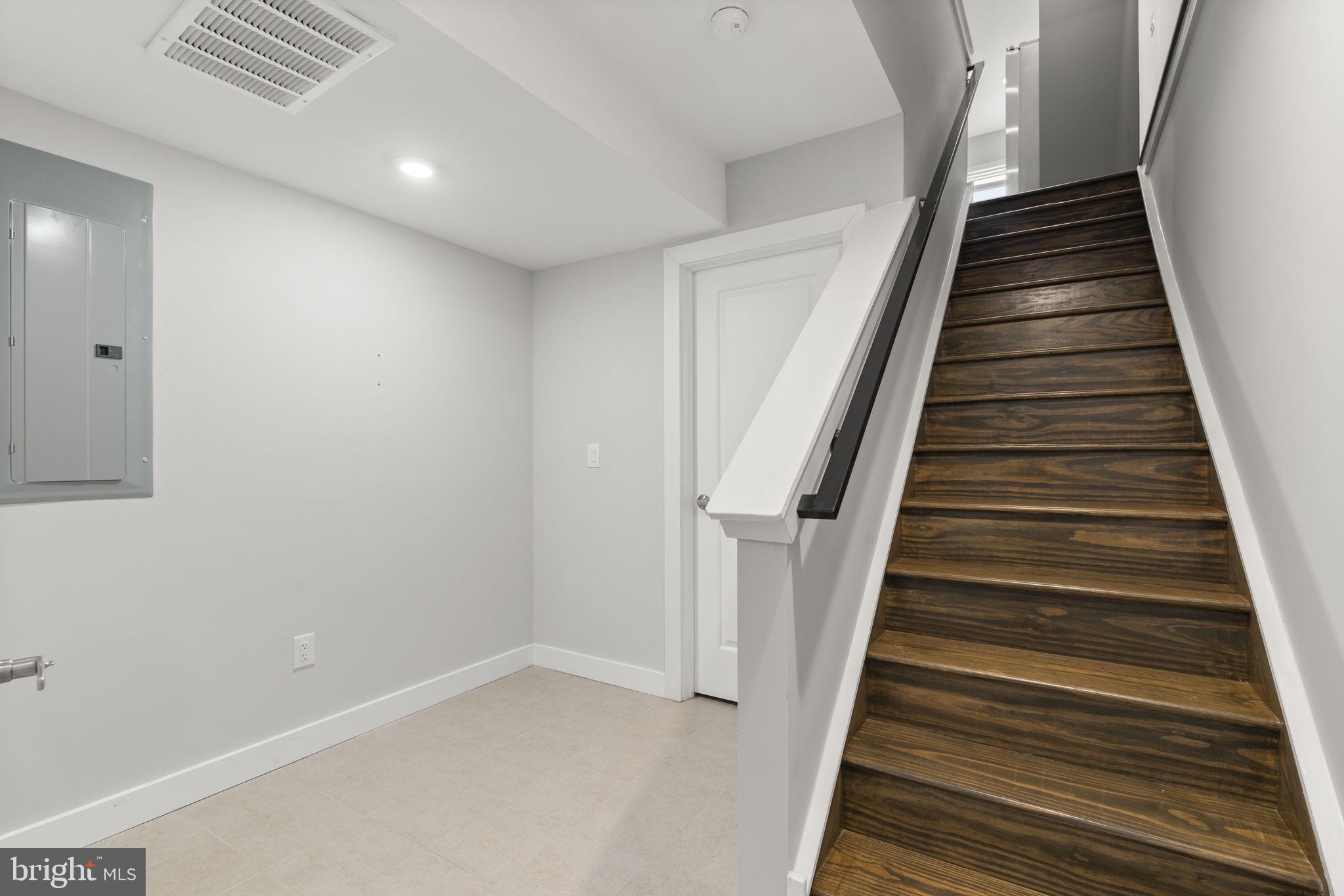 EAST KENSINGTON - Residential