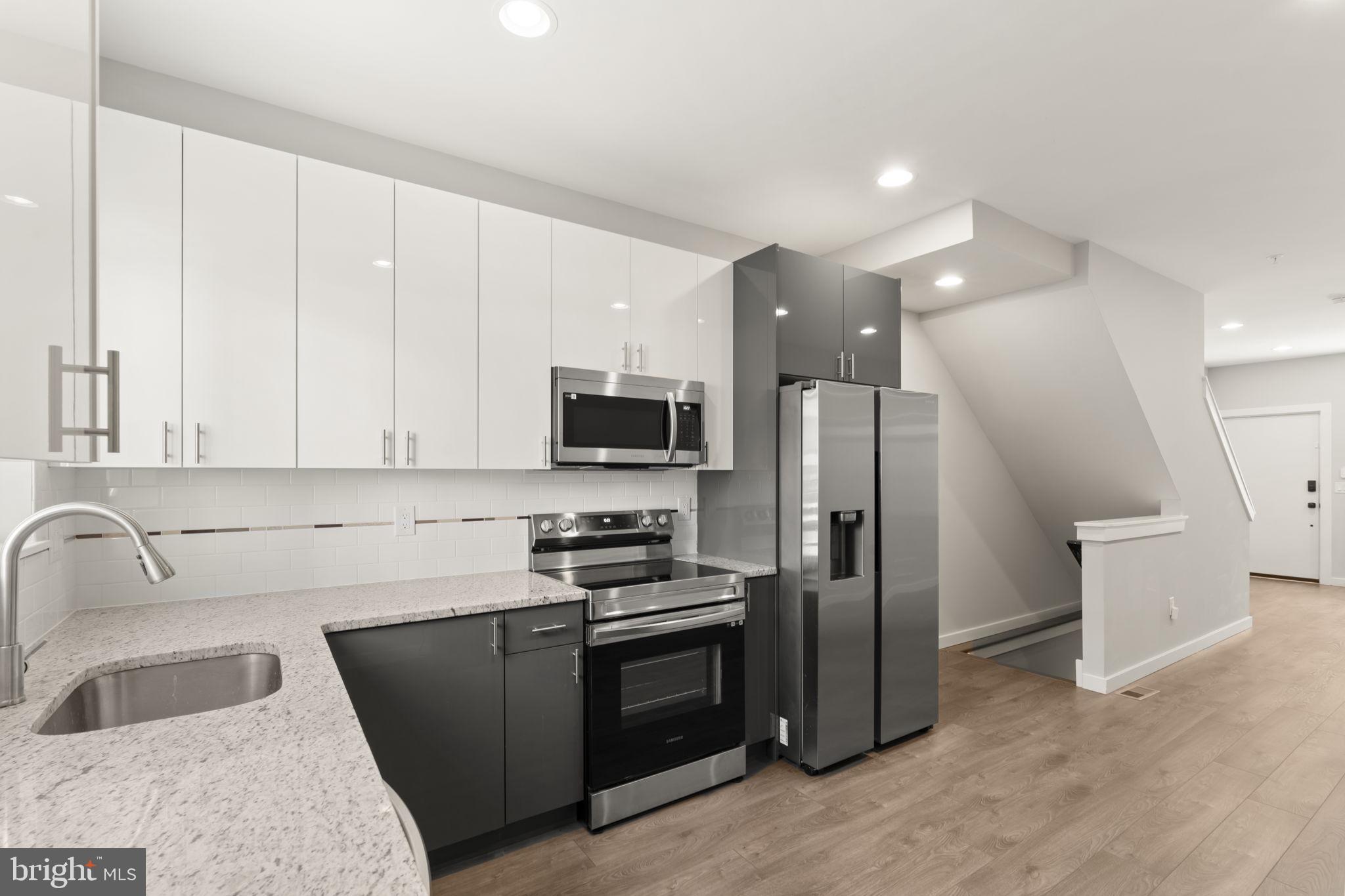 EAST KENSINGTON - Residential