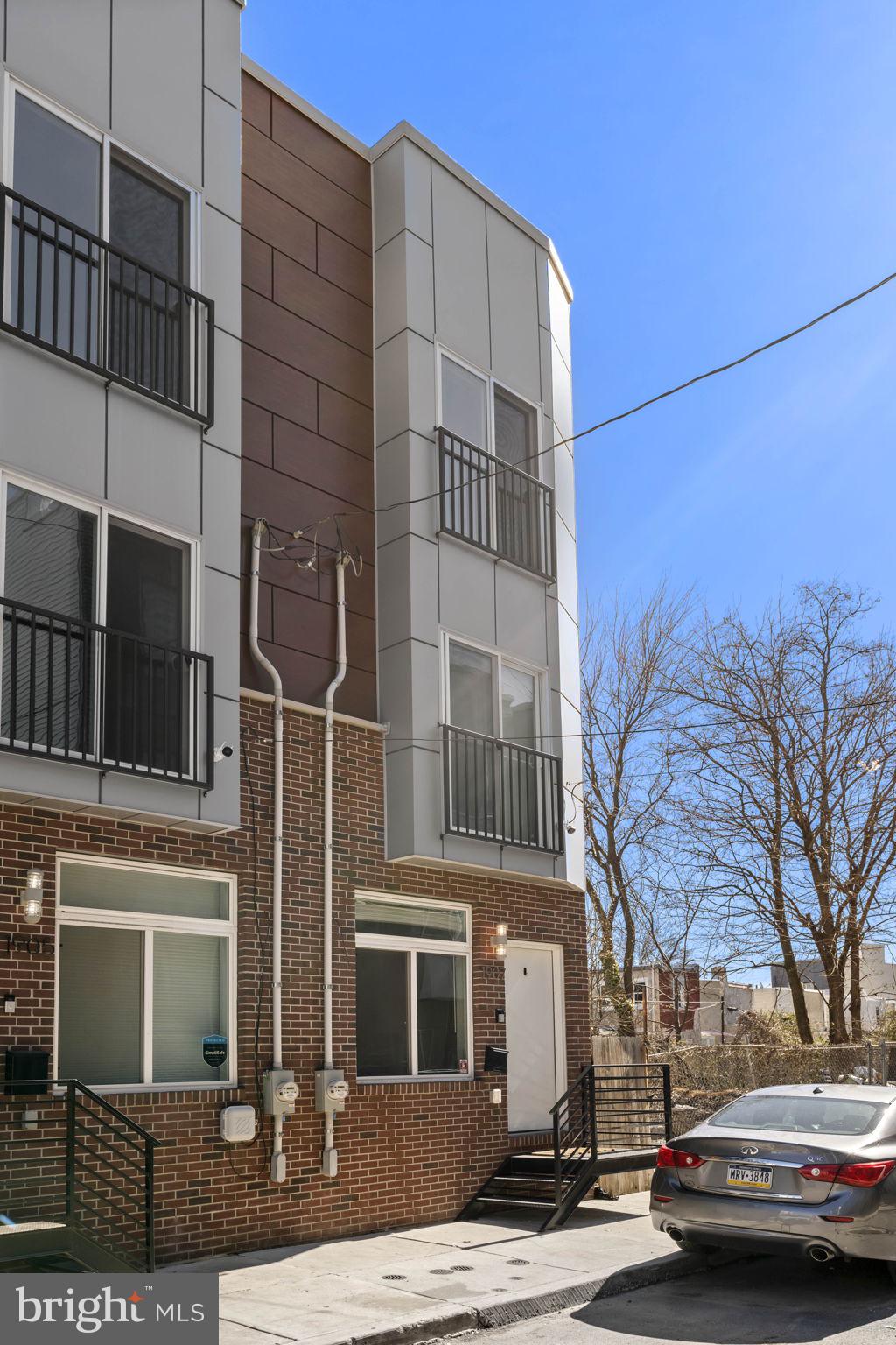 EAST KENSINGTON - Residential