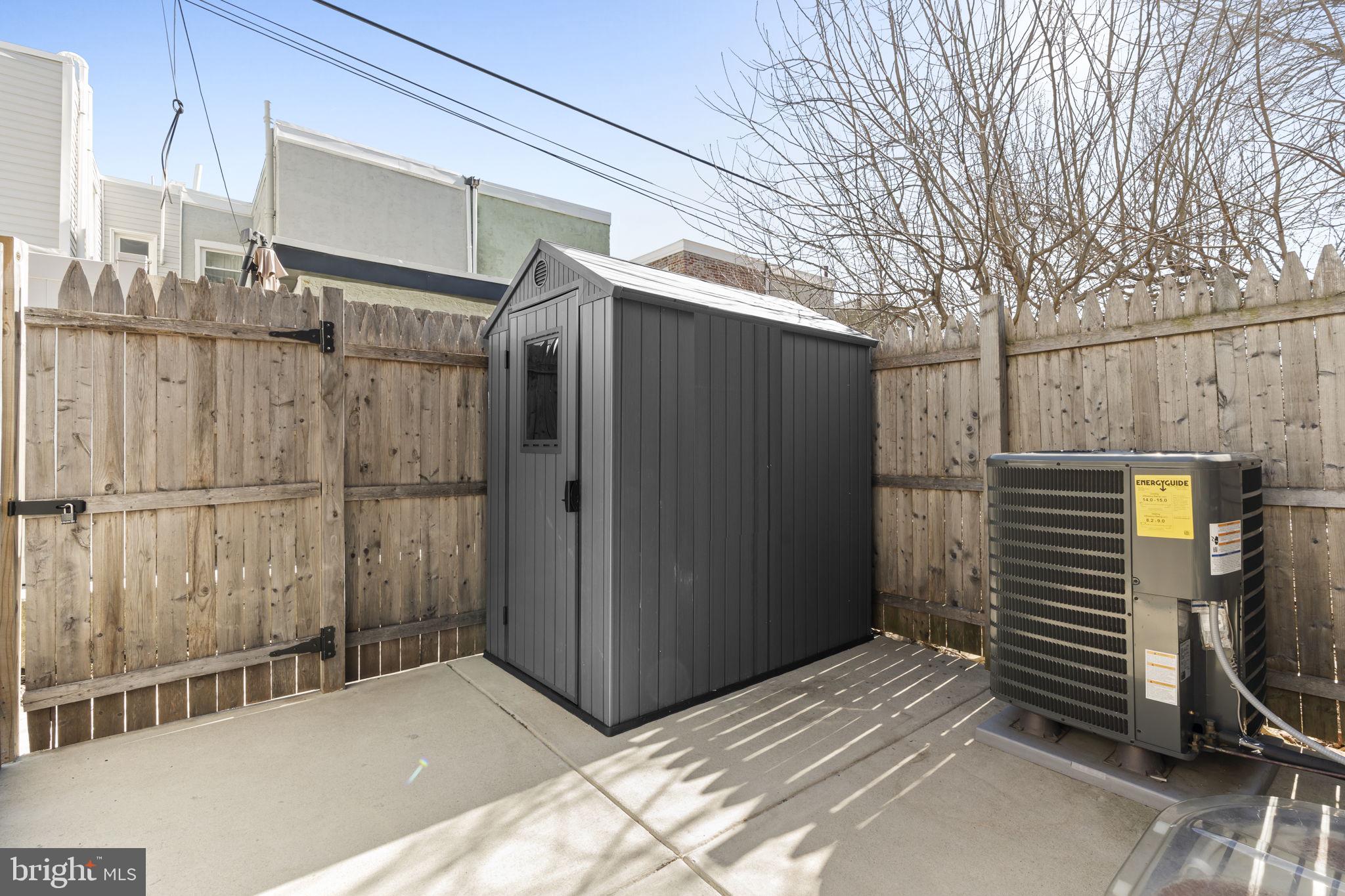 EAST KENSINGTON - Residential