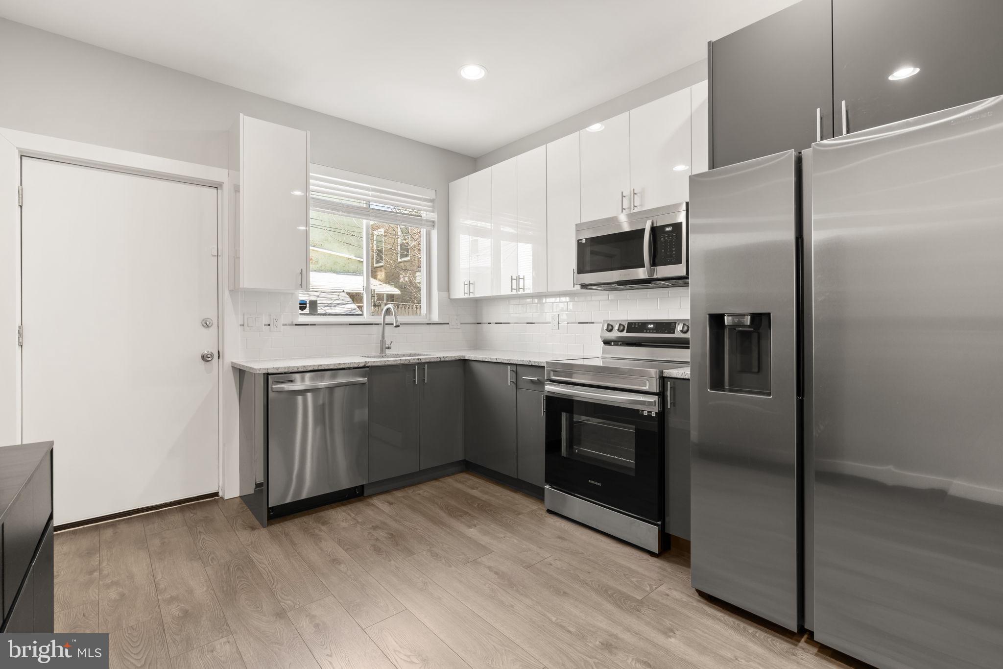 EAST KENSINGTON - Residential