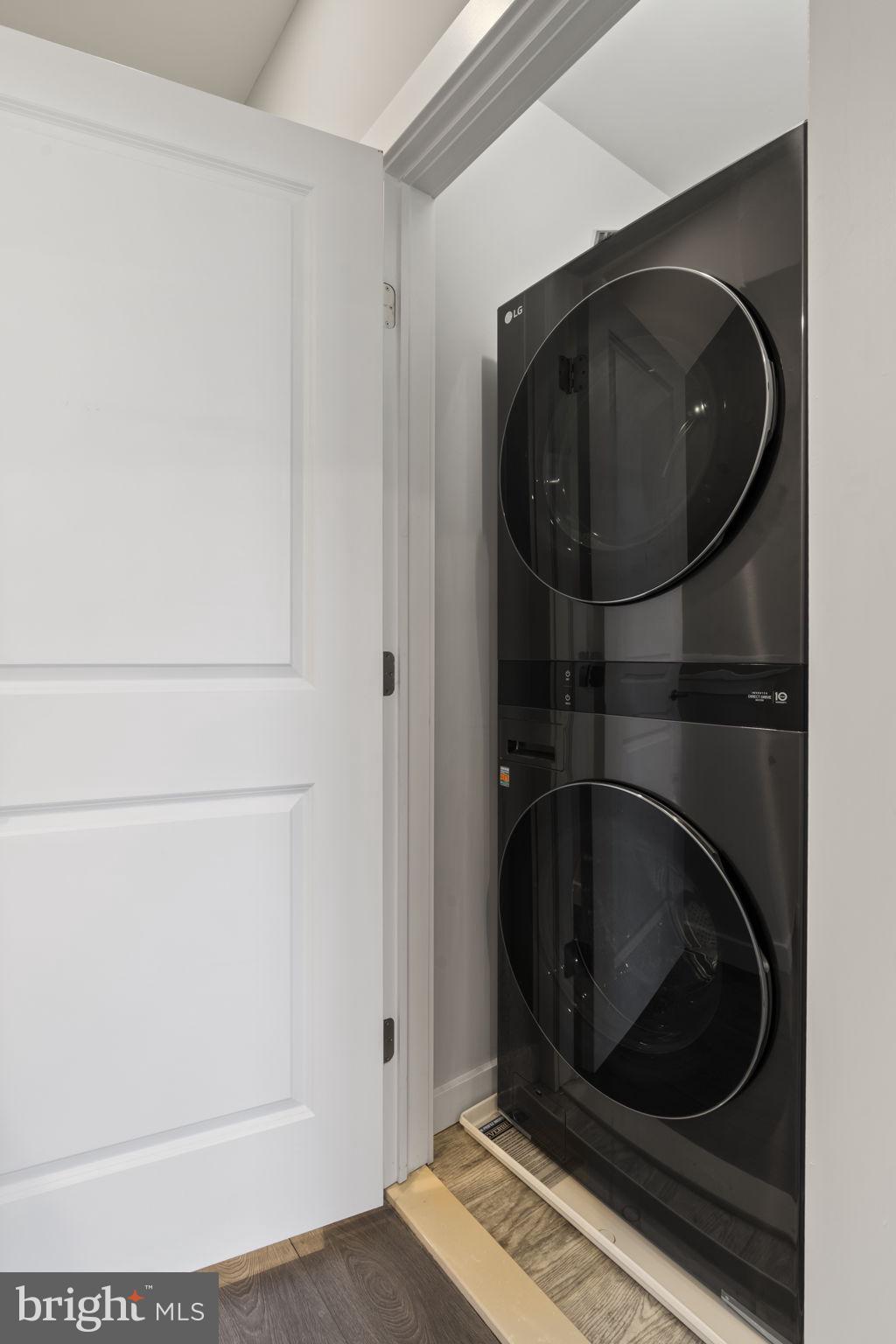 EAST KENSINGTON - Residential