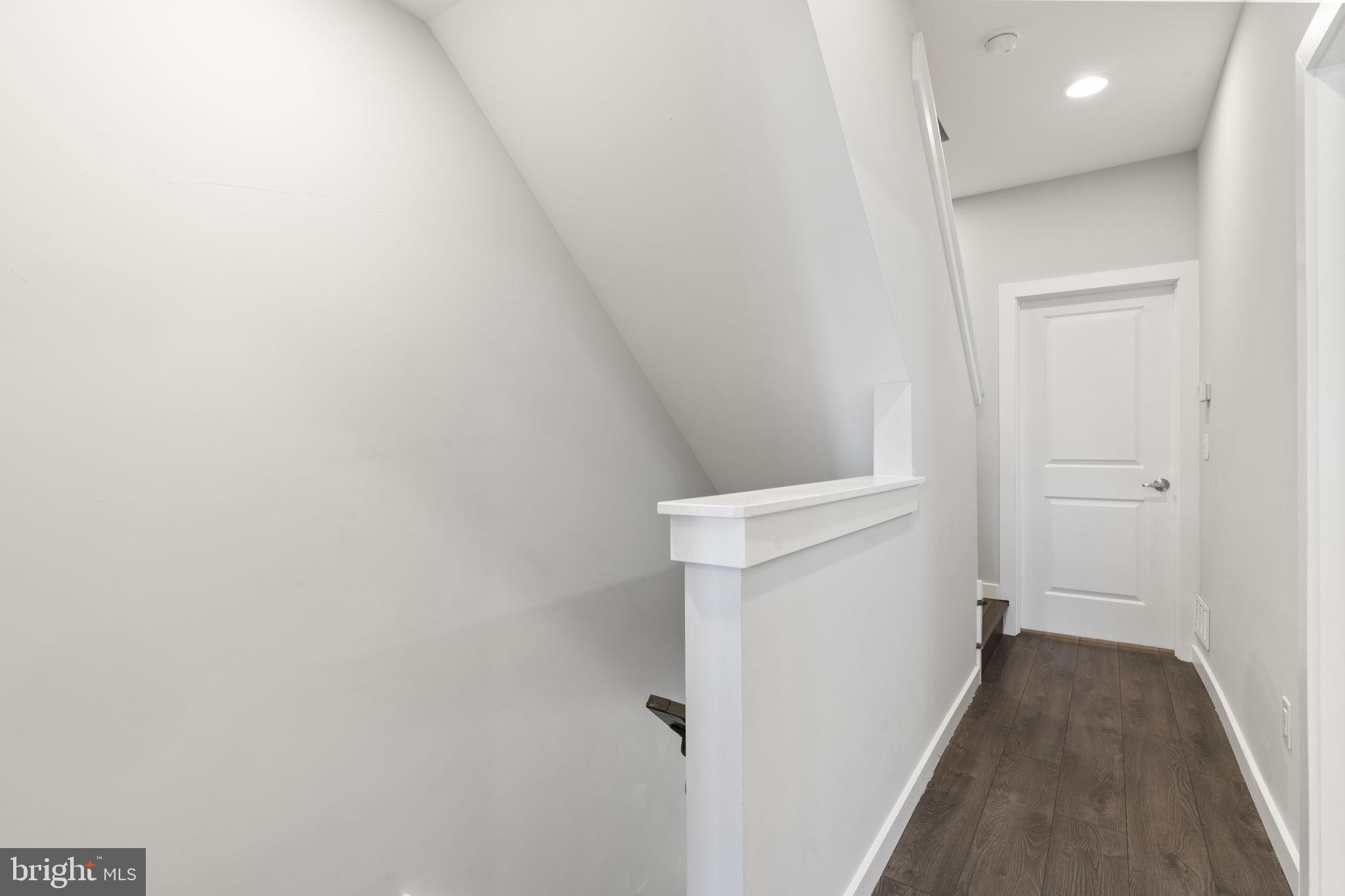 EAST KENSINGTON - Residential