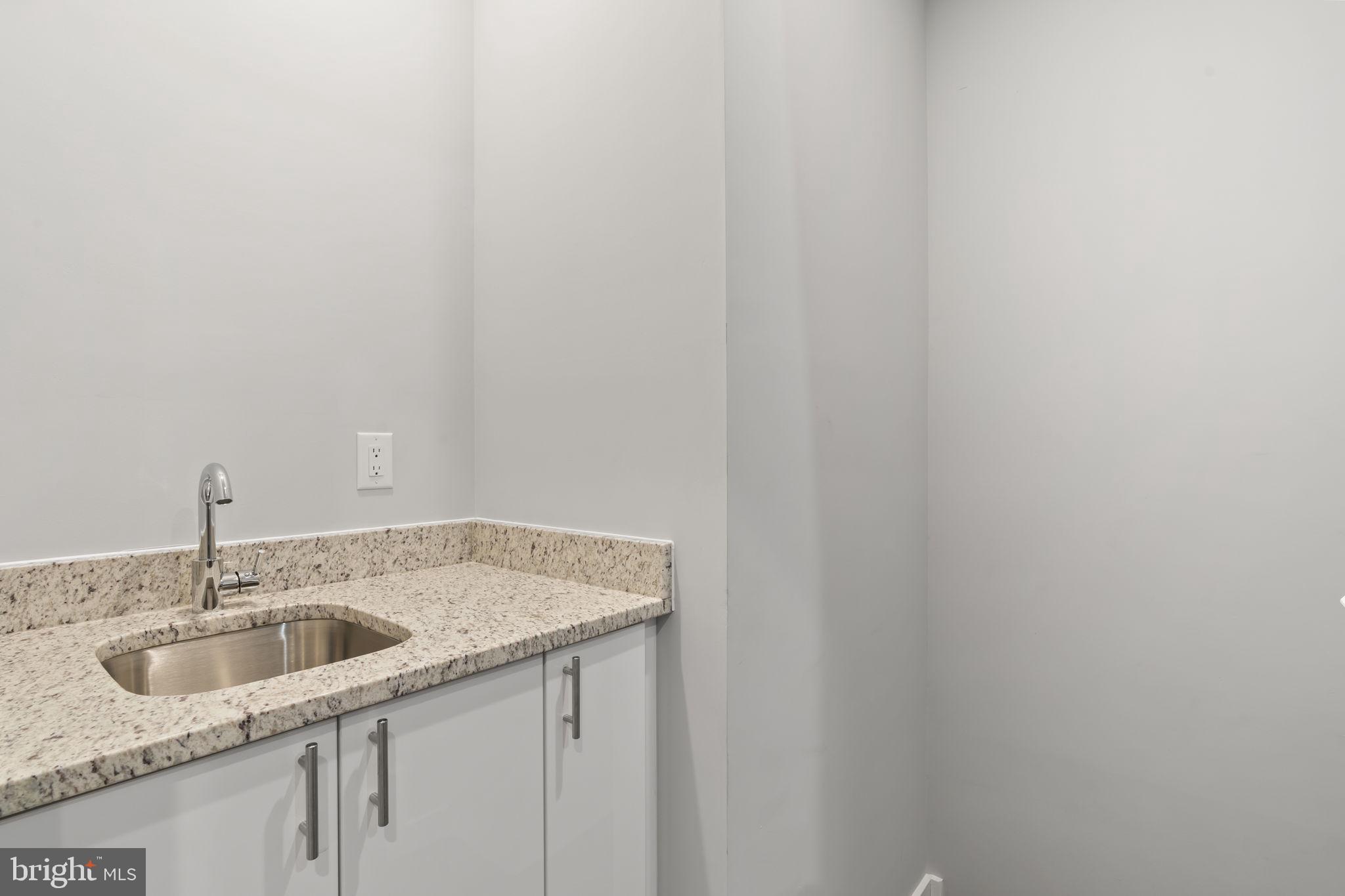 EAST KENSINGTON - Residential