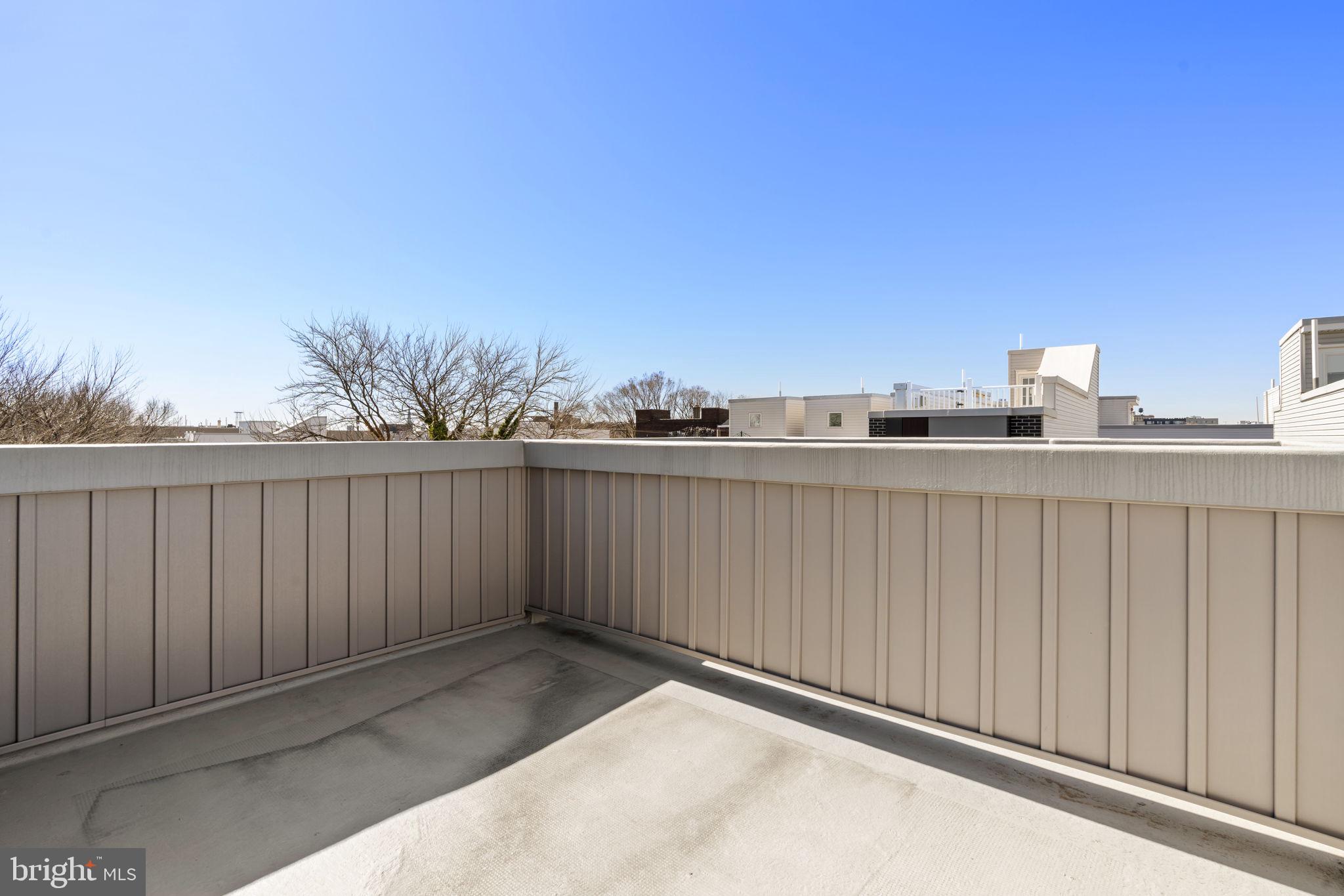 EAST KENSINGTON - Residential