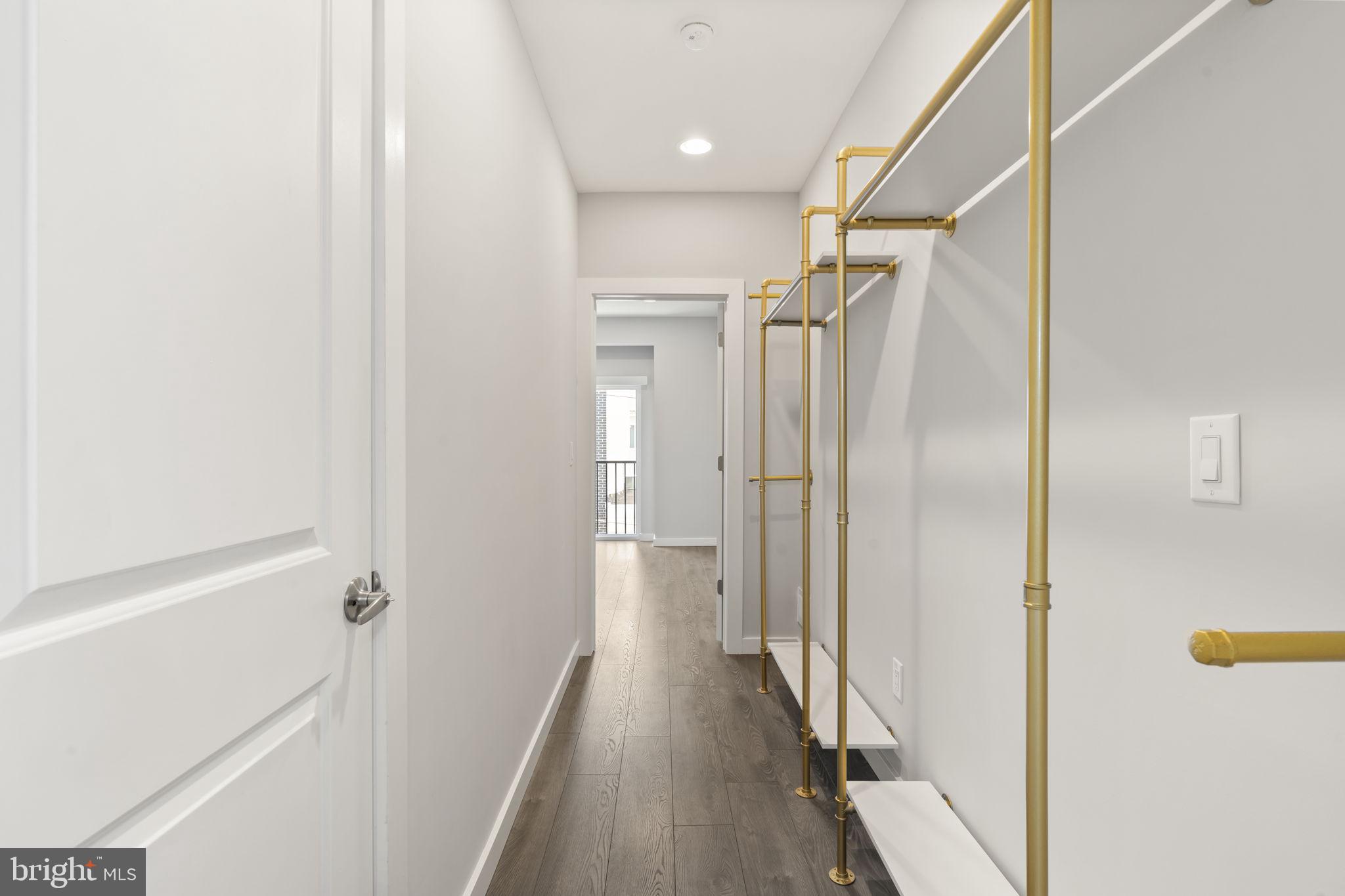 EAST KENSINGTON - Residential