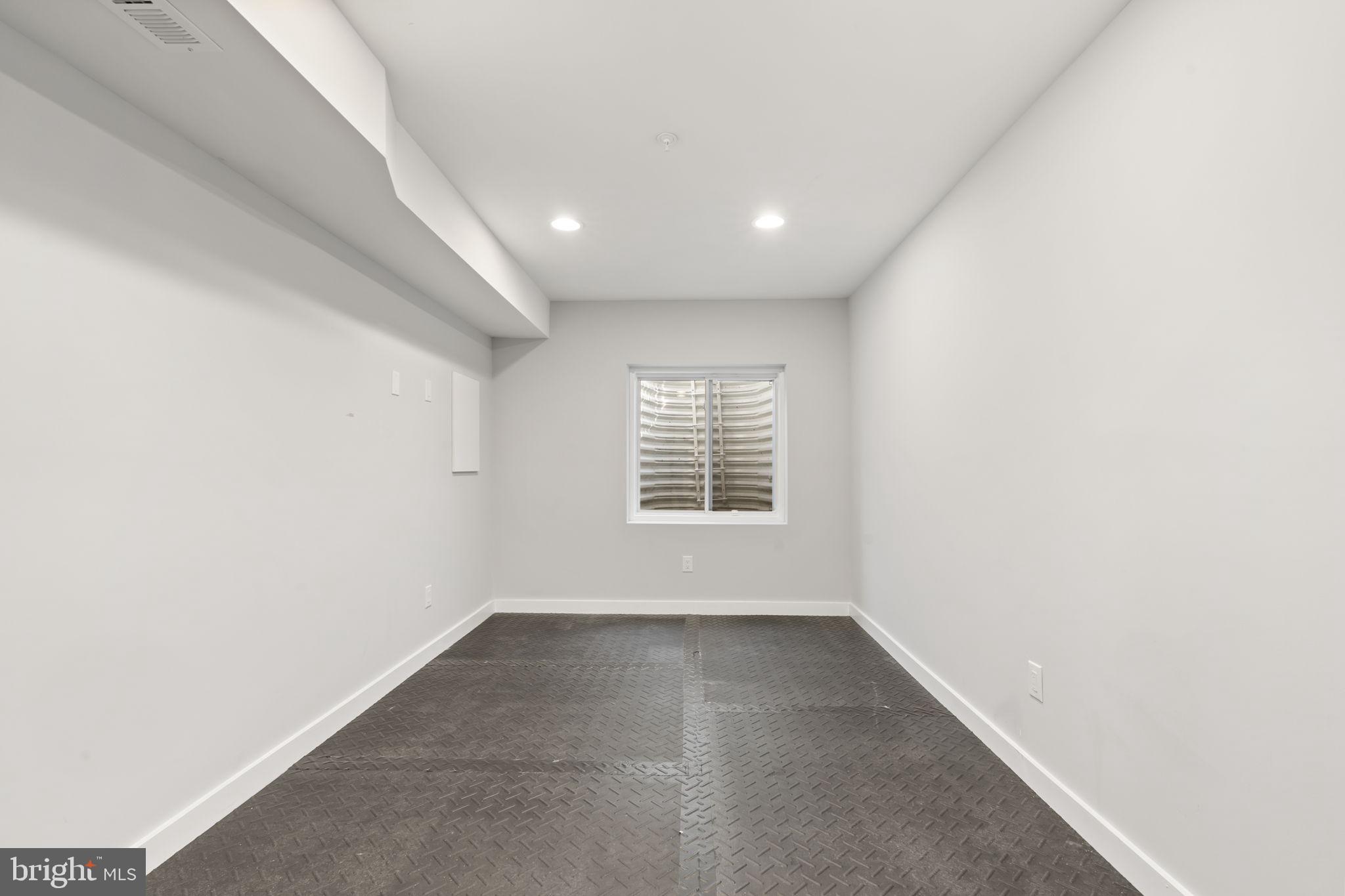 EAST KENSINGTON - Residential