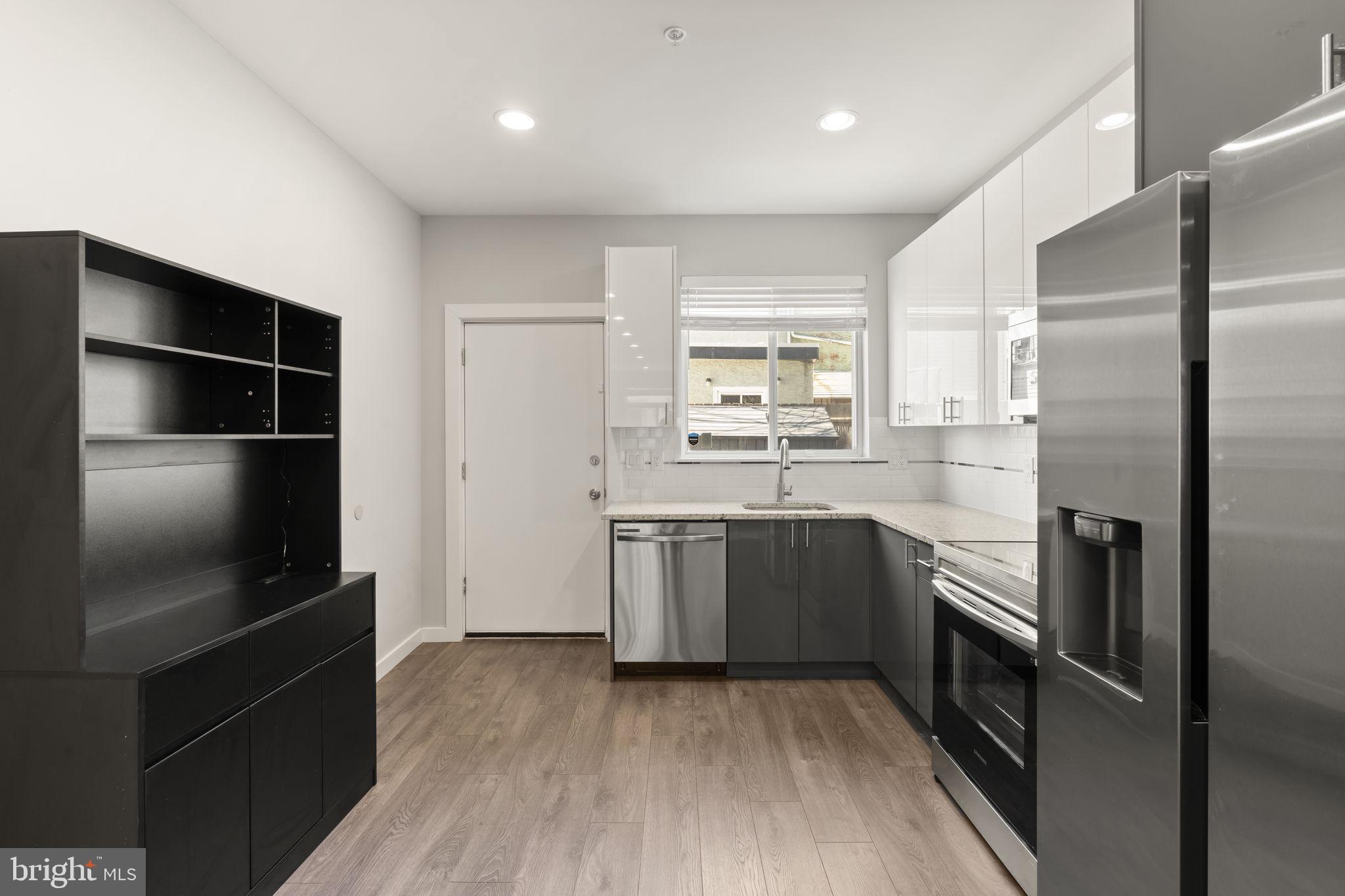 EAST KENSINGTON - Residential