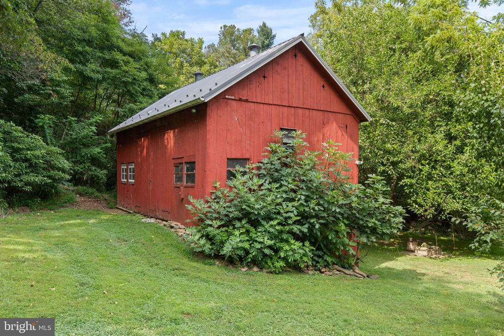 Photo of 128 PITTSBURG VALLEY RD, CONESTOGA, PA 17516 (MLS # PALA2040074)