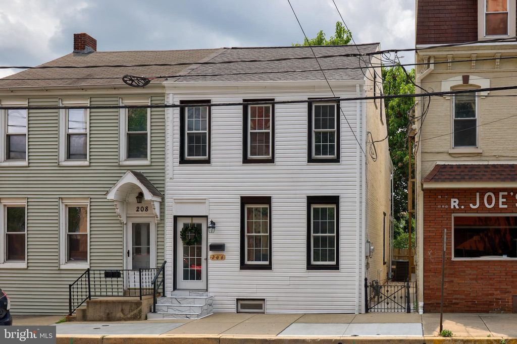 Photo of 206 S FOURTH ST, COLUMBIA, PA 17512 (MLS # PALA2038744)